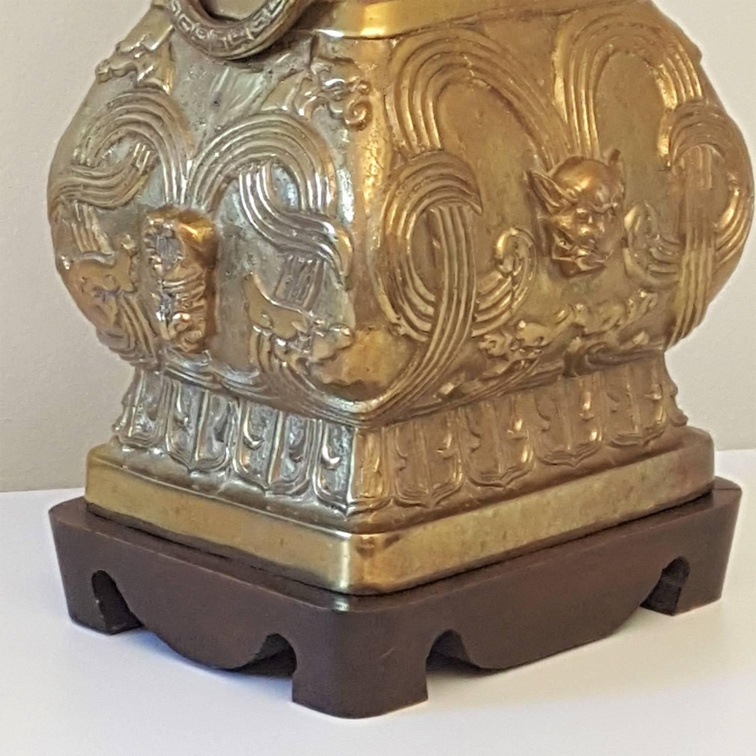 20th Century Pair of Impressive Bronze Brass Chinese Chinoiserie Urn Table Lamps