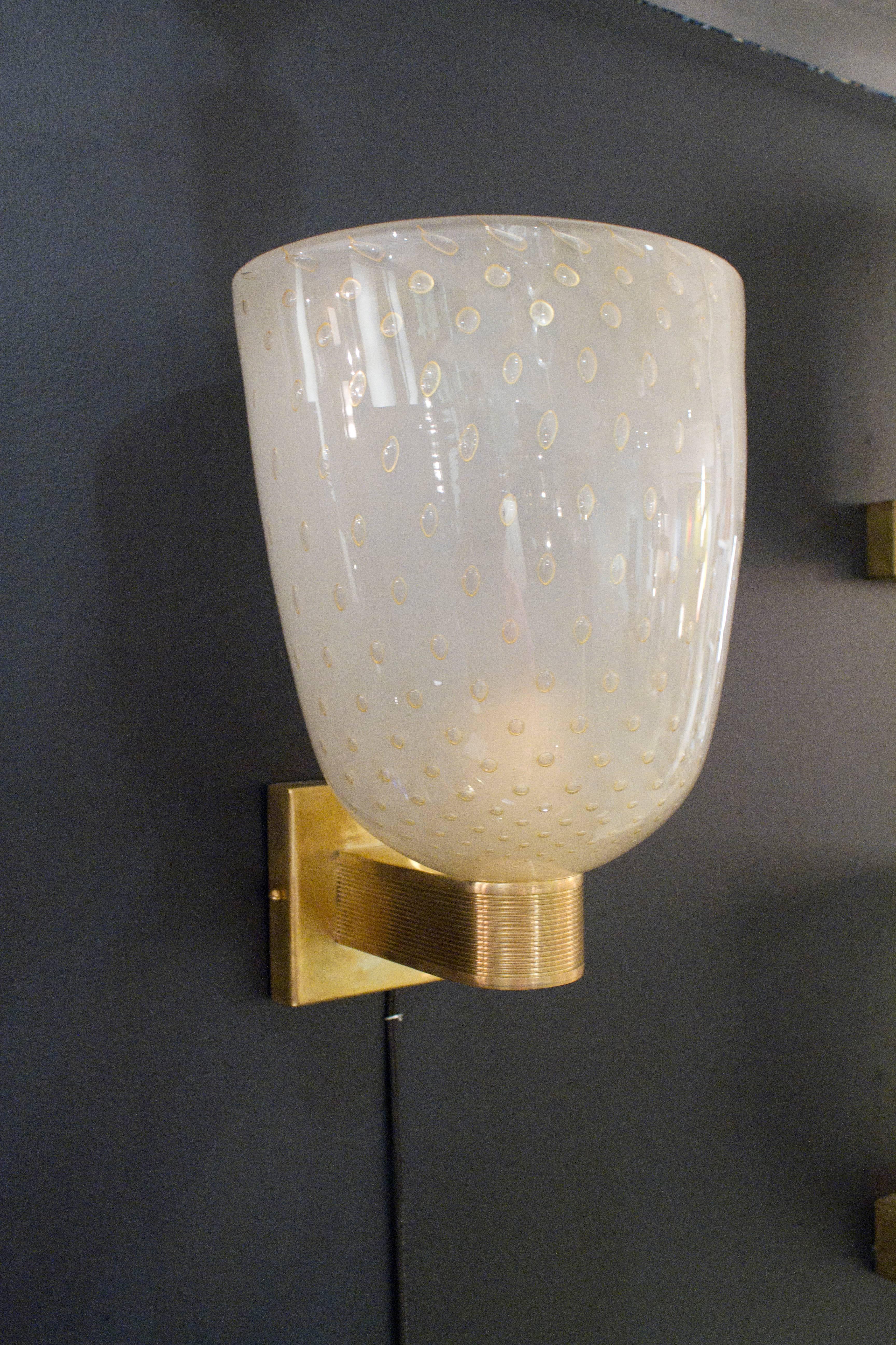 Hand-Crafted Pair of Italian Ivory and Gold Flecked Murano Glass and Brass Sconces, 2018