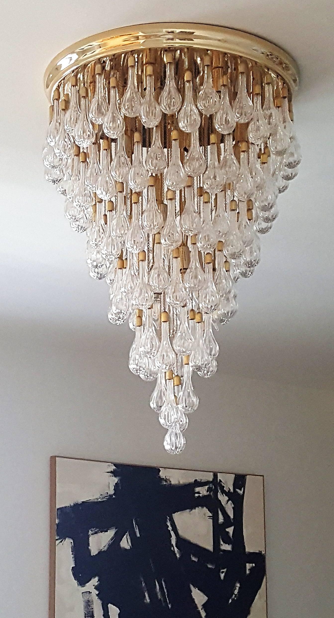 A Midcentury Italian chandelier 36 in in the style of Cenedese comprised of handblown Murano ridged teardrop or 