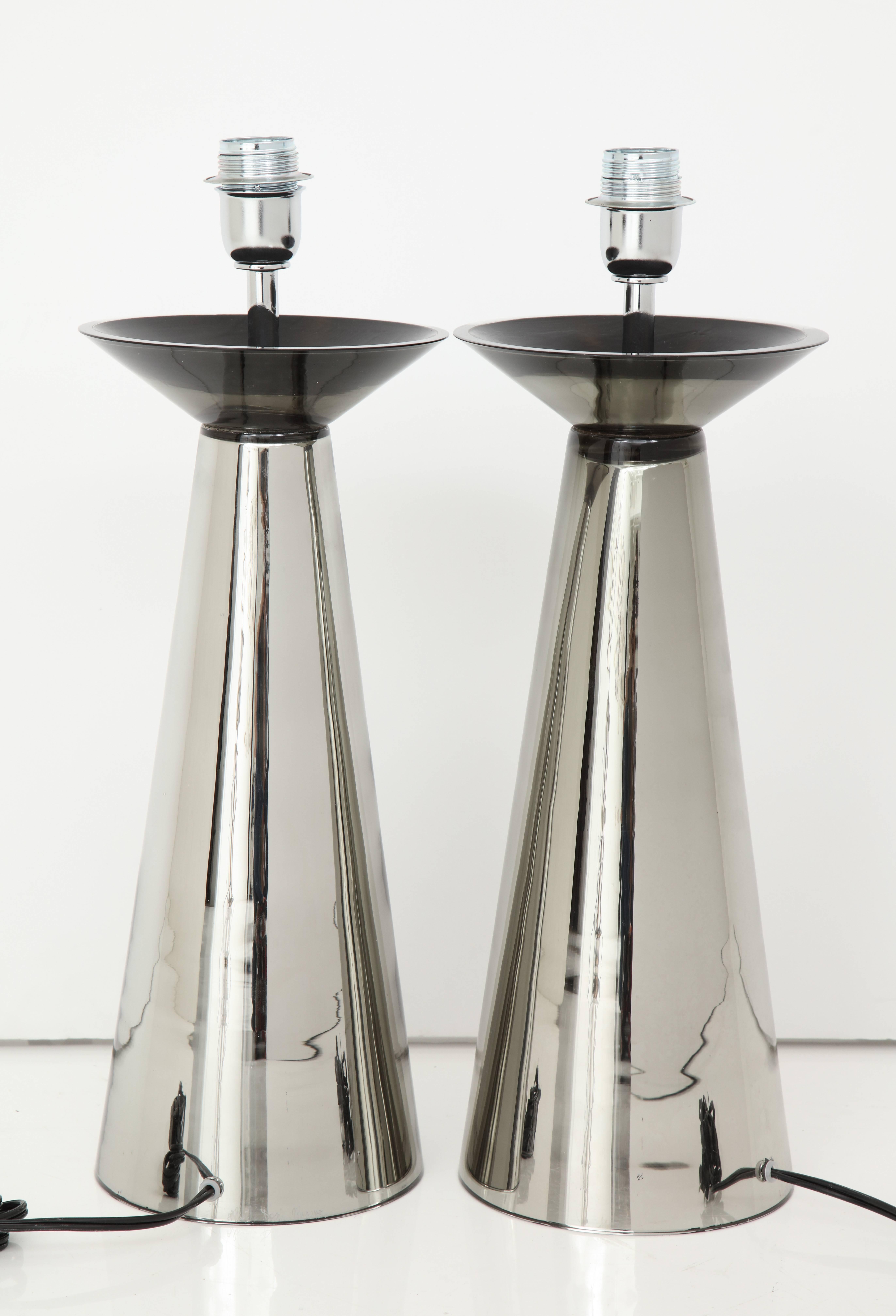 Chrome Paire de lampes modernistes en verre de Murano en mercure argentée, Italie, signées en vente