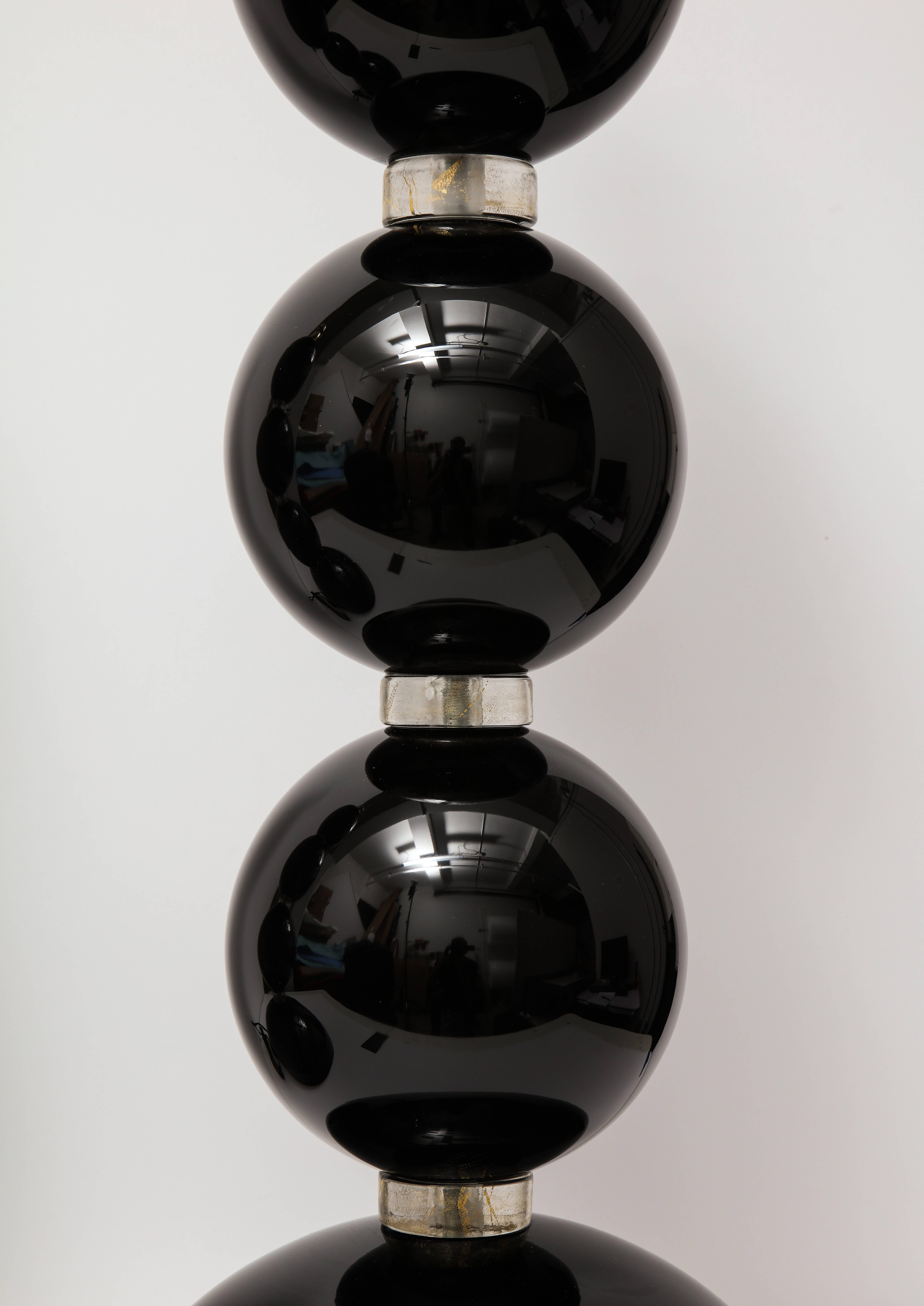Hand-Crafted Pair of Large Black and Gold Murano Glass Spheres Lamps, Italy, Signed For Sale