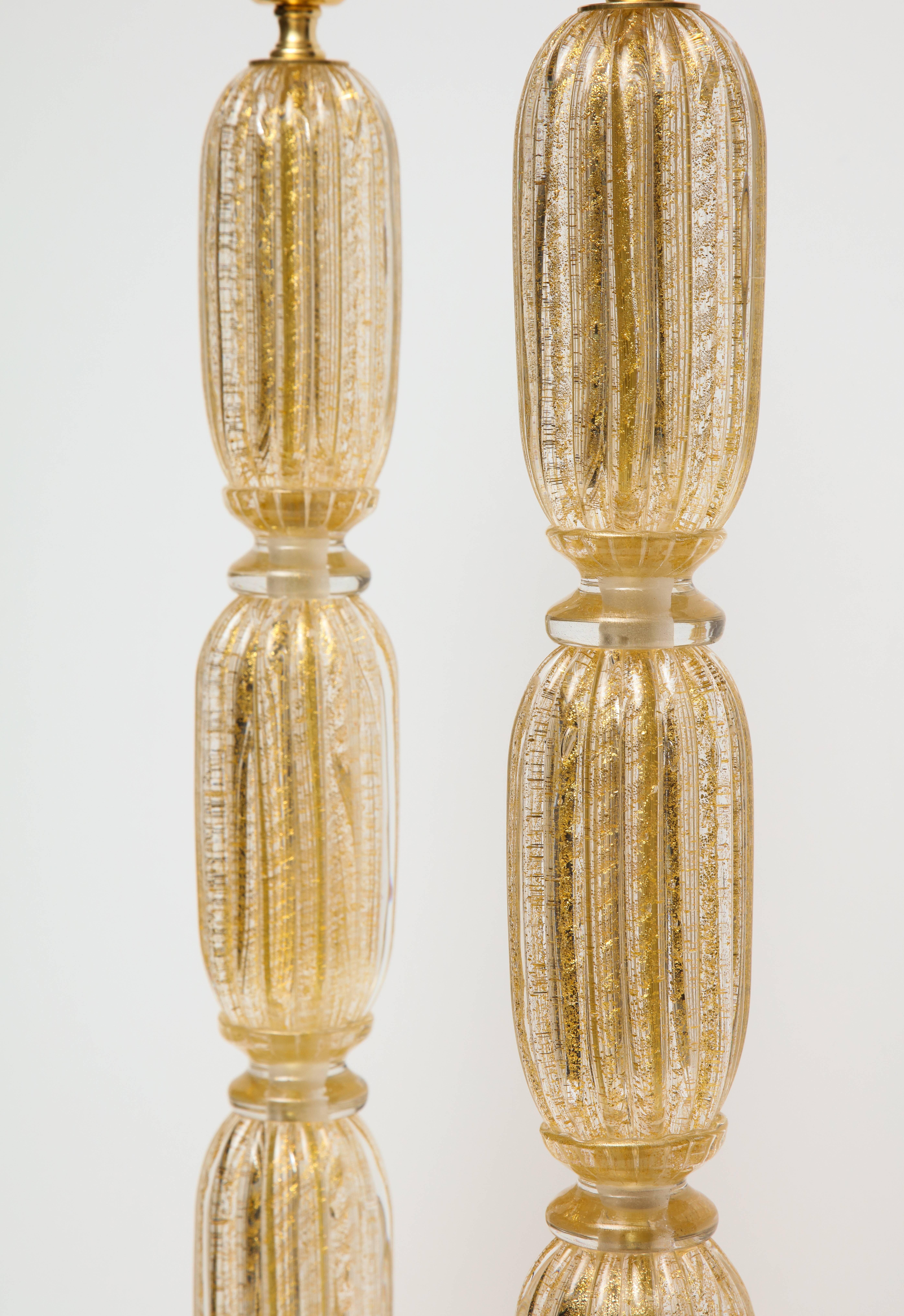 Tall Pair of Seguso Style 23-Karat Speckled Gold Murano Glass Lamps, Italy In Excellent Condition In New York, NY