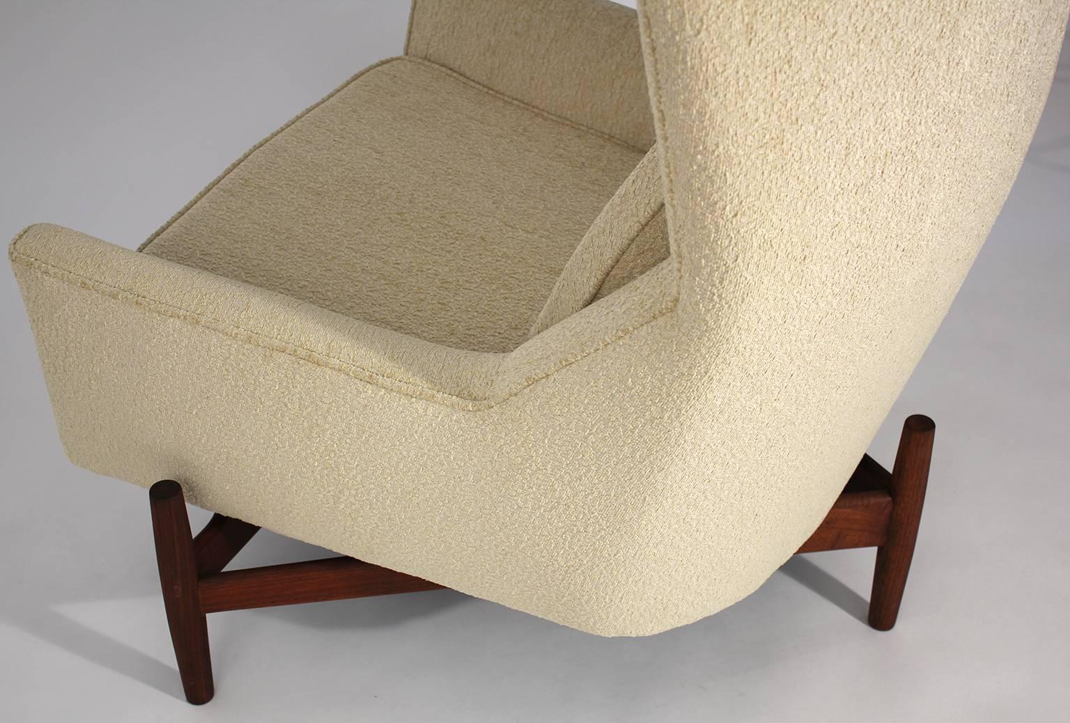 Large Modernist Jens Risom Lounge Chair 1