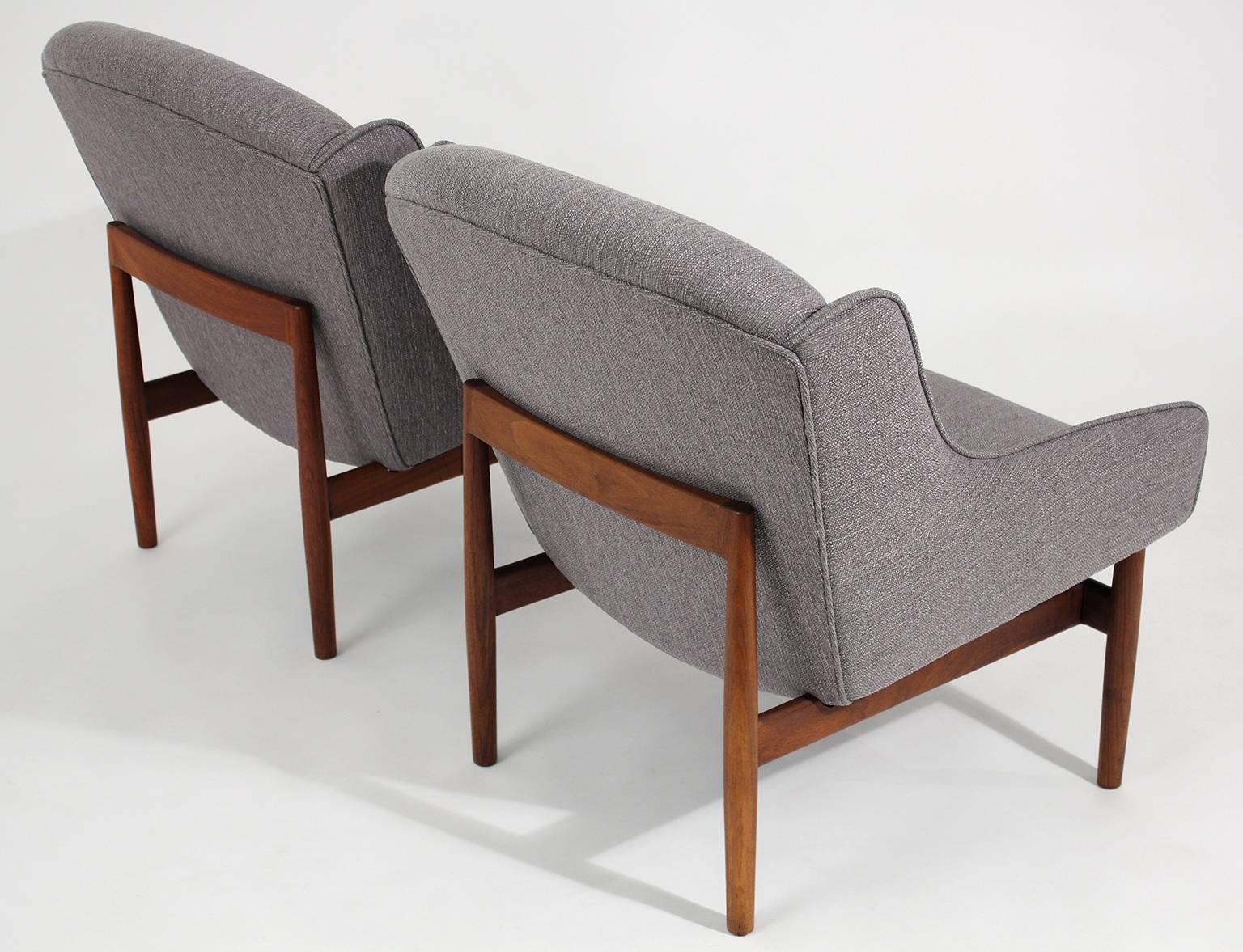Mid-20th Century Jens Risom Pair of Lounge Chairs for Jens Risom Design, Inc.