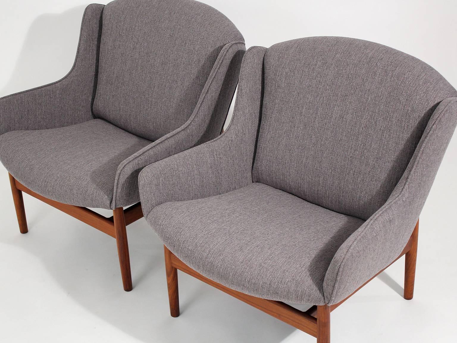 Jens Risom Pair of Lounge Chairs for Jens Risom Design, Inc. 1