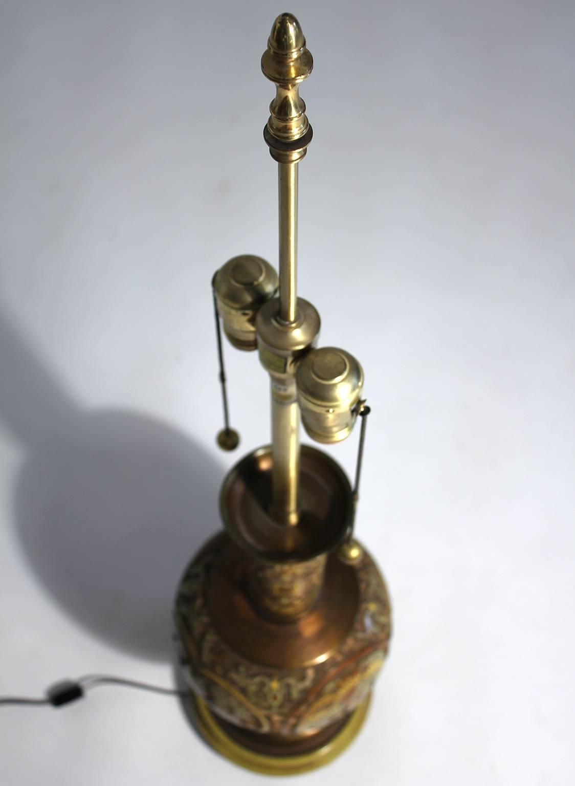 20ième siècle Lampe cloisonnée chinoise en bronze par Marbro en vente
