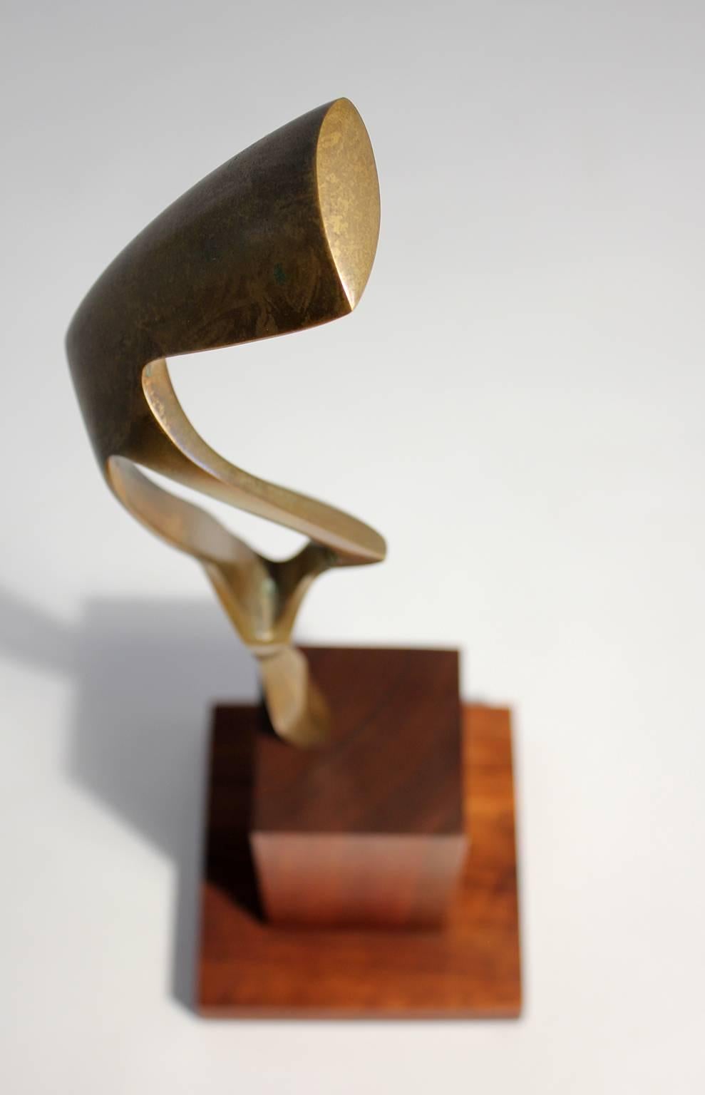 Abstract Bronze Sculpture on Walnut Base by Bolte In Excellent Condition In San Diego, CA