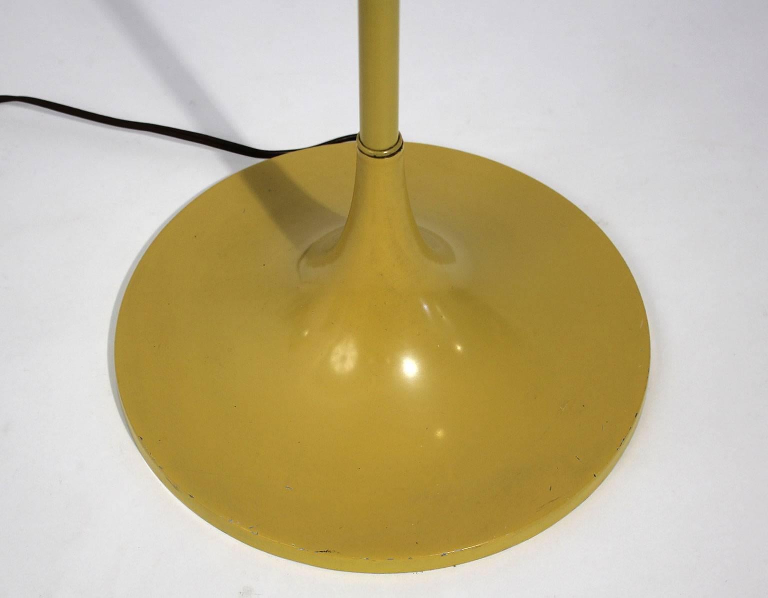 Modernist Laurel Floor Lamp in Yellow 3