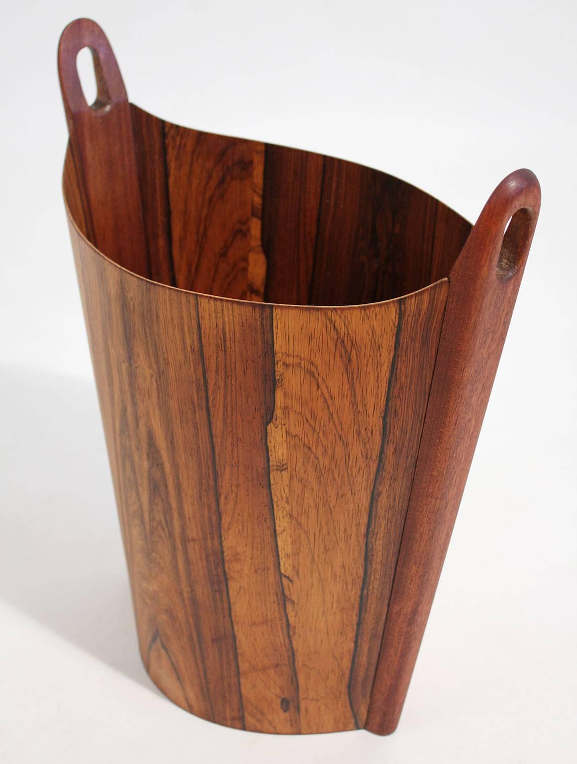 Modernist rosewood wastebasket designed by Einar Barnes for P.S. Heggen, circa 1960s. Made in Norway and is marked by the designer. In excellent vintage condition with no issues to mention. Rosewood has beautiful natural color and grain. Great