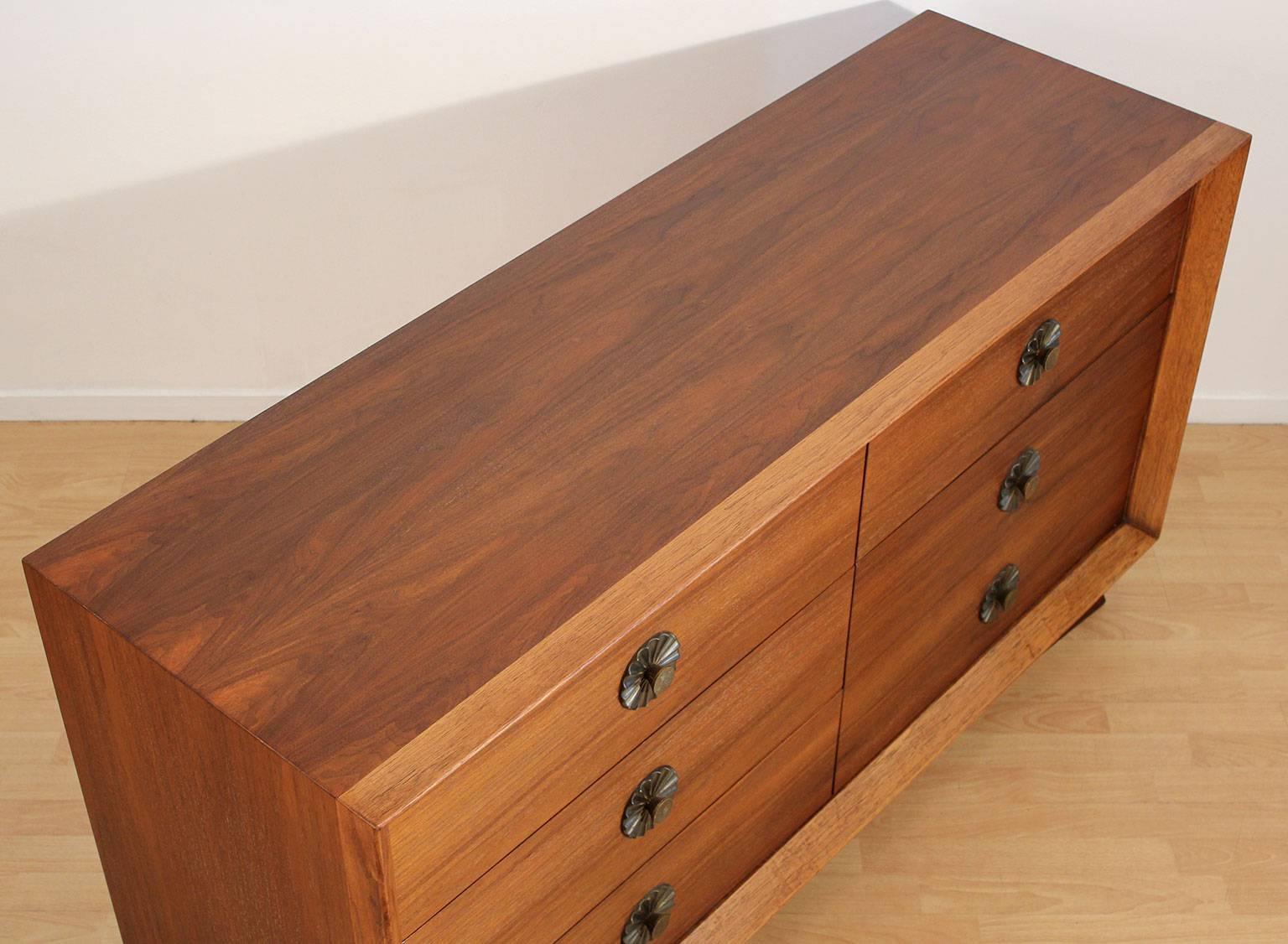 Modernist Walnut Six-Drawer Dresser In Excellent Condition In San Diego, CA