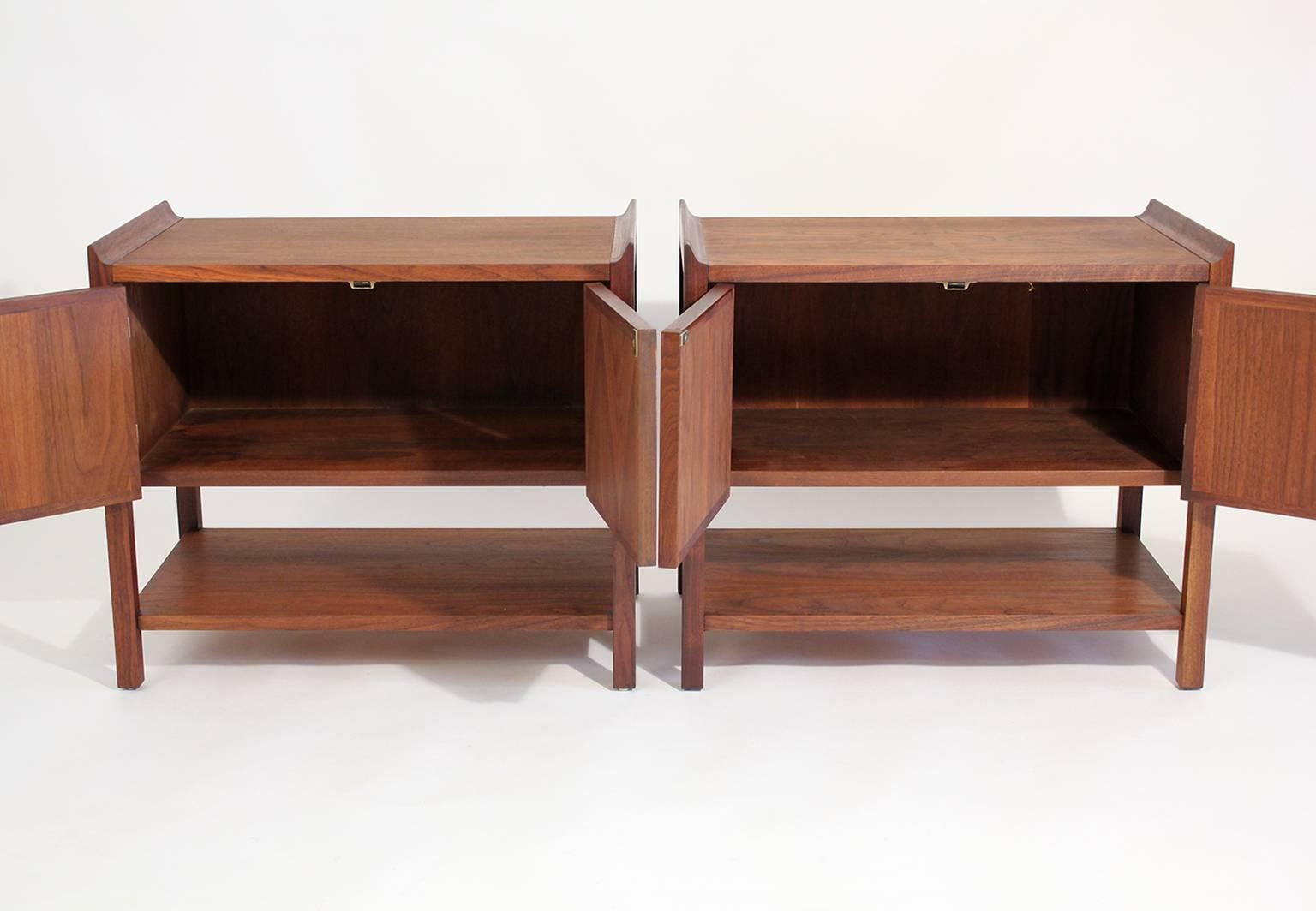 Pair of Dillingham Modernist American Walnut Nightstands End Tables 3