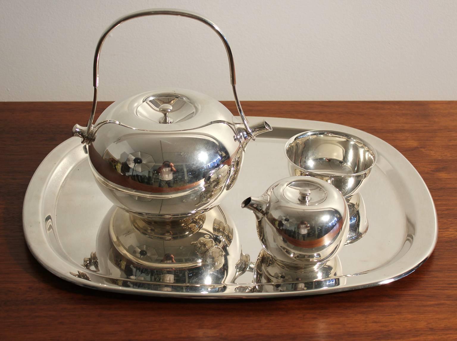 Modernist Sculptural Vivianna Torun for Dansk Silver Plate Tea Set with Tray In Excellent Condition In San Diego, CA