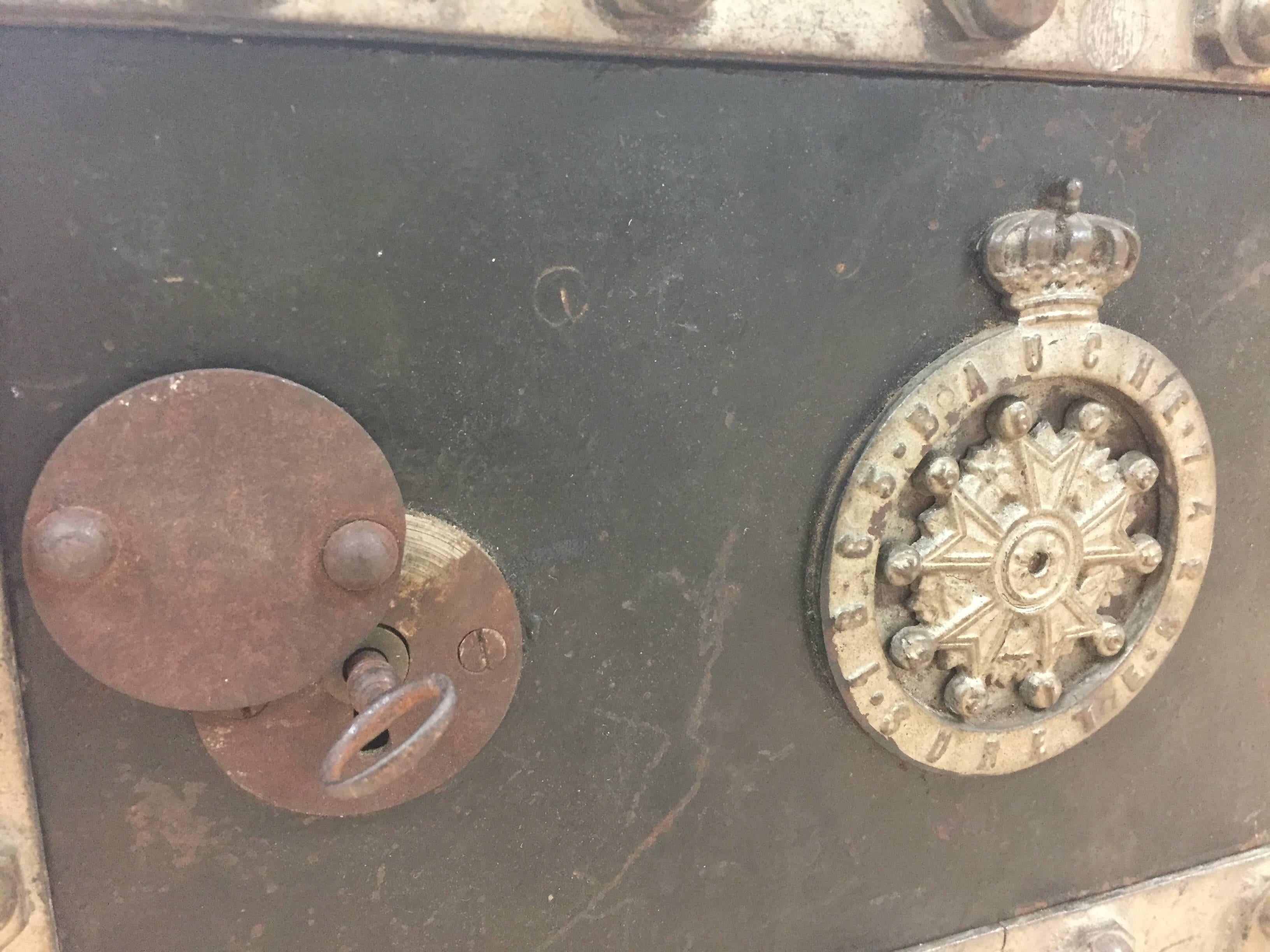 Tara Shaw Antiques - 19c metal coffre safe. A strong box, safe meant for storing weapons such as fire arms. Condition typical of antique items.