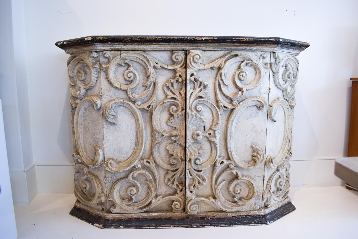 European Mid-Century Sculpted and Painted Buffet In Fair Condition In New Orleans, LA