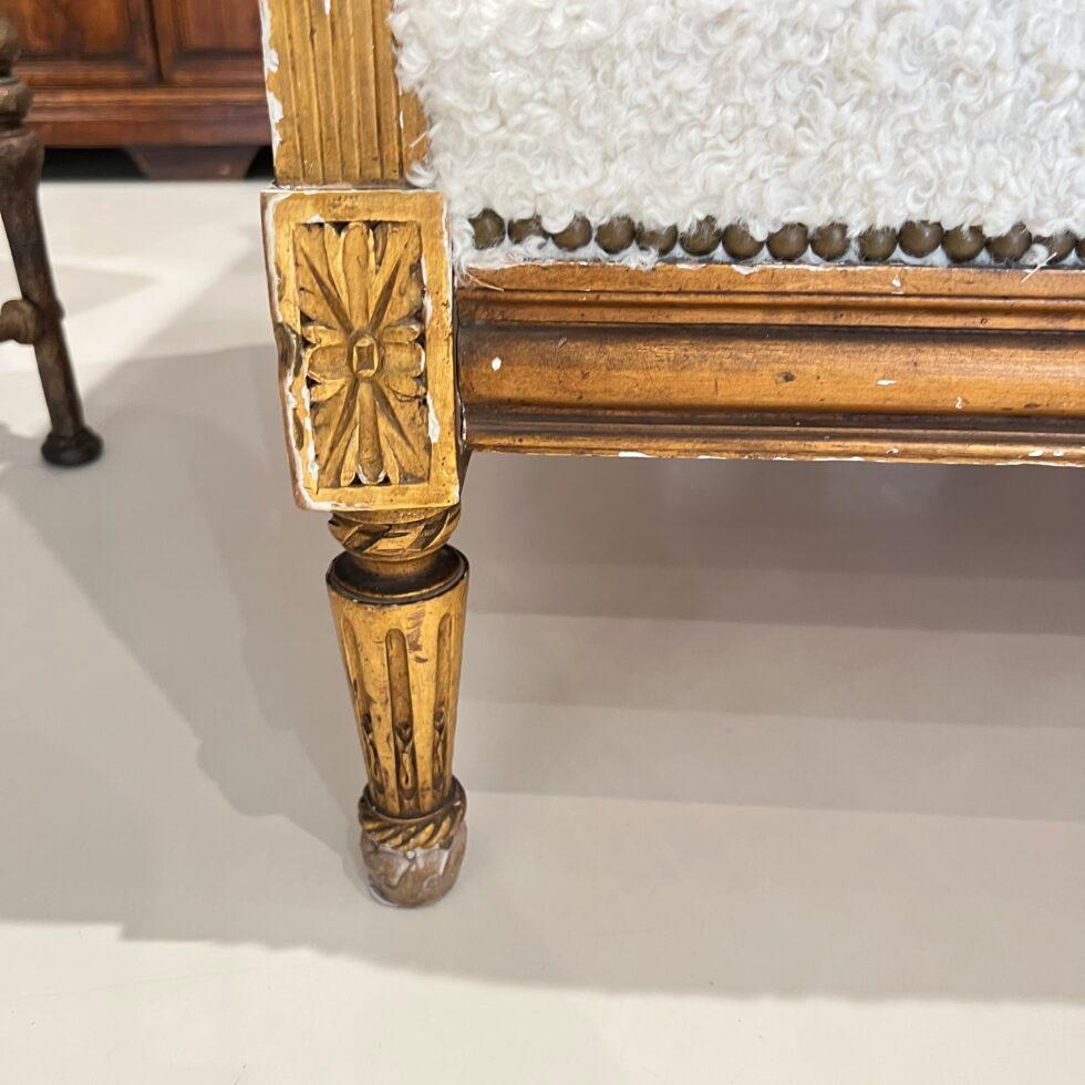Dormitorio de día dorado Luis XVI del siglo XIX en venta 2