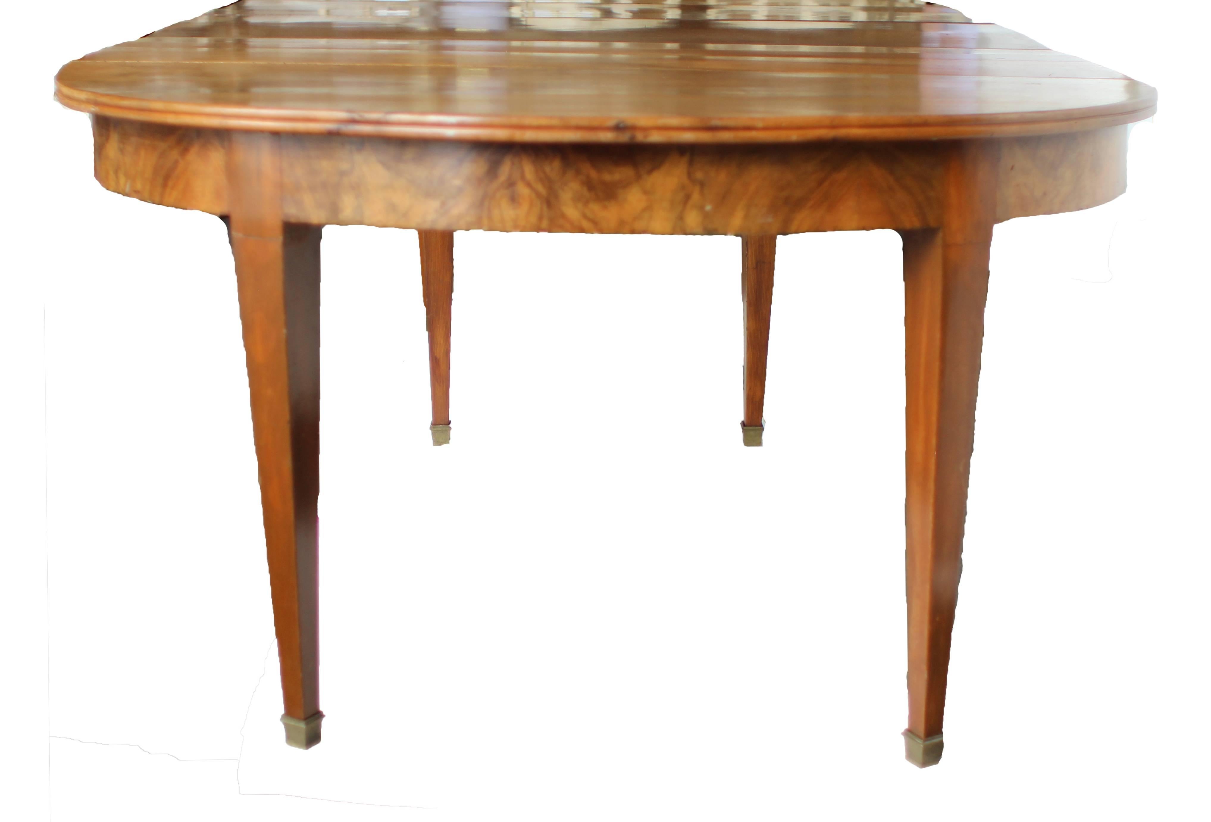 19c Directoire Walnut Dining Table w/ Three Leaves In Good Condition In New Orleans, LA