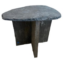 Table en ardoise française - Triangulaire (deux exemplaires disponibles)