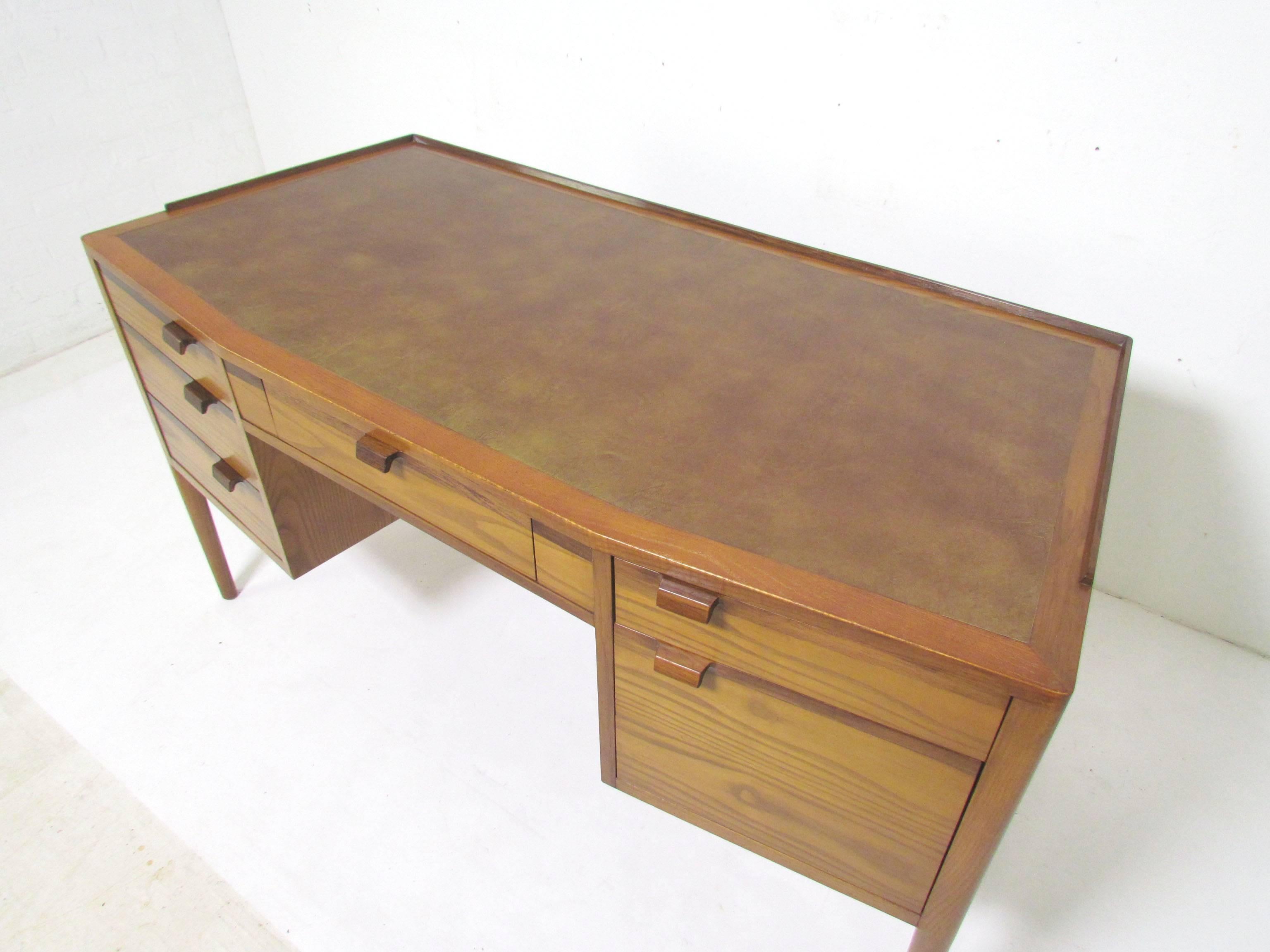Mid-Century Modern Rosewood Desk with Leather Top by Edward Wormley for Dunbar