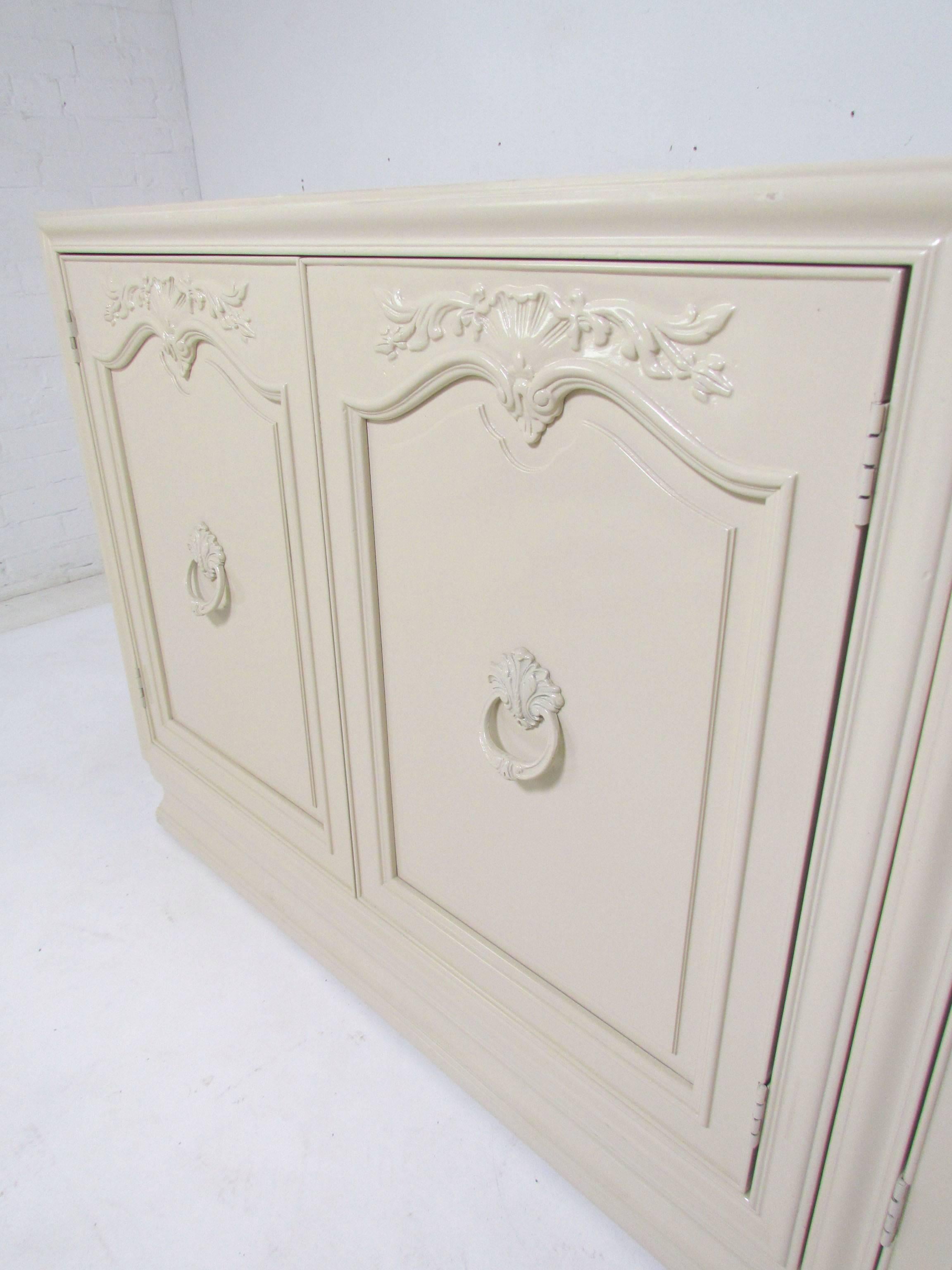 American Classical Revival Mid-Century White Lacquered Sideboard Credenza by Henredon