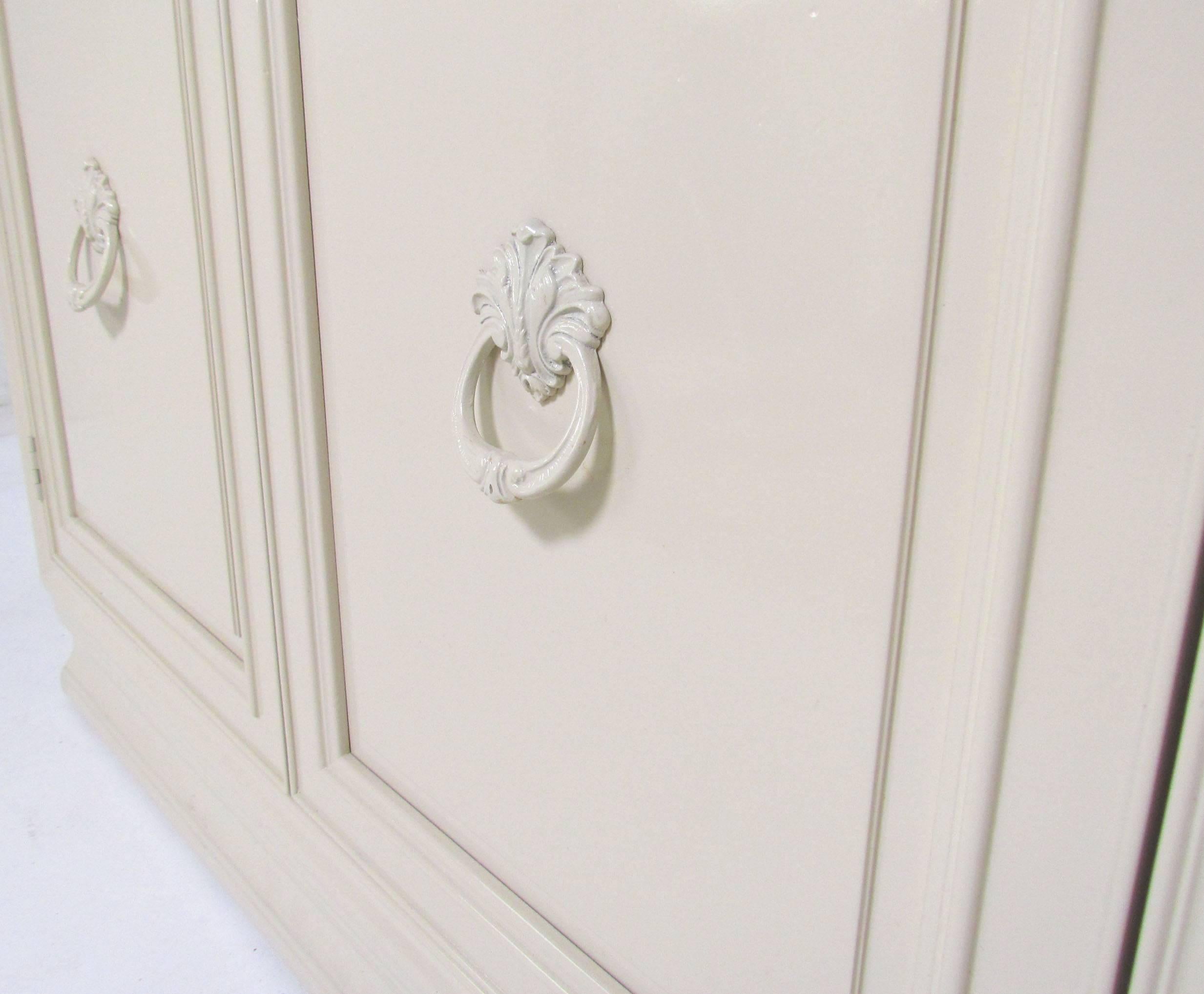 Late 20th Century Classical Revival Mid-Century White Lacquered Sideboard Credenza by Henredon