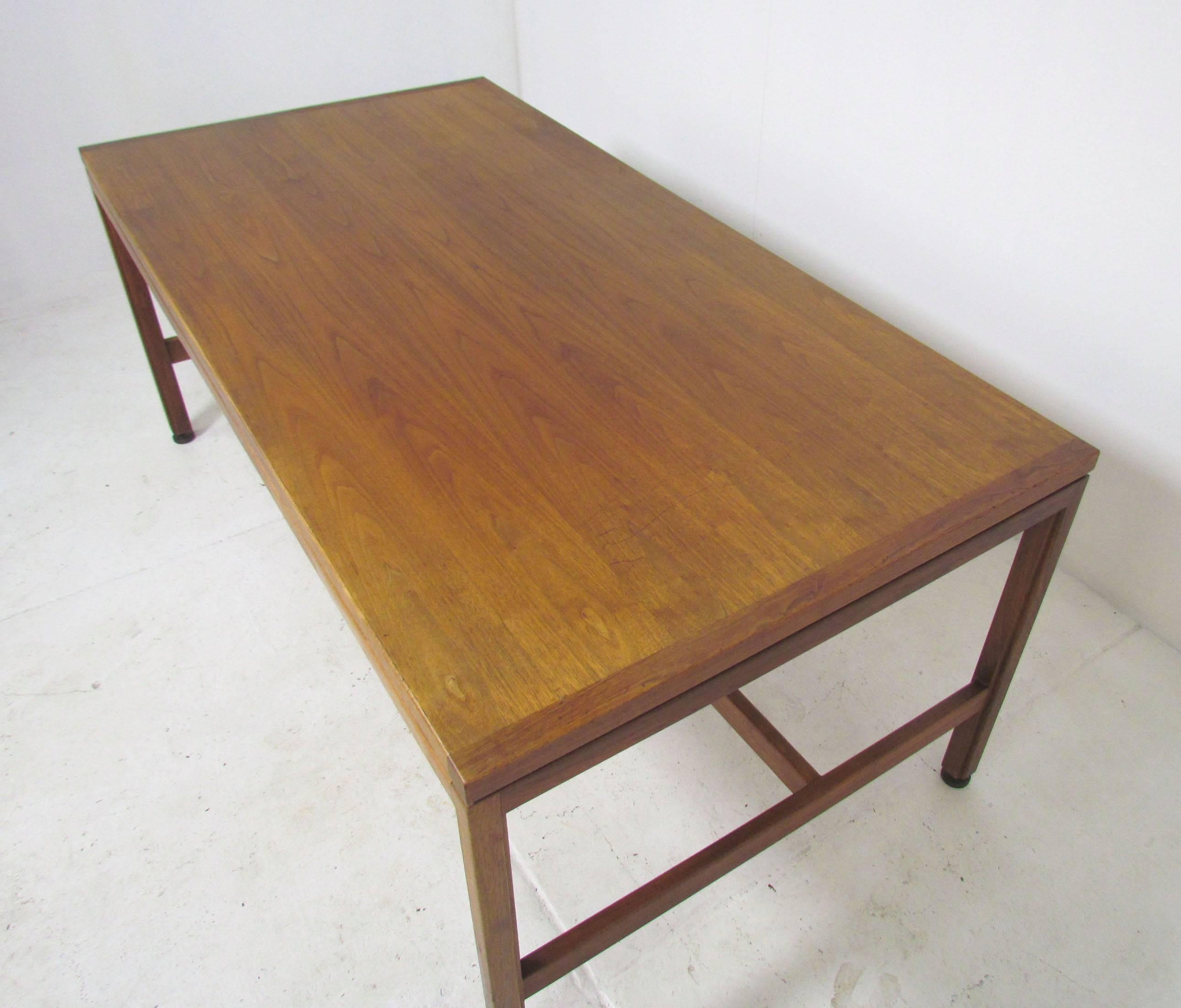Large Mid-Century Modern Desk in Walnut by Jens Risom In Good Condition In Peabody, MA