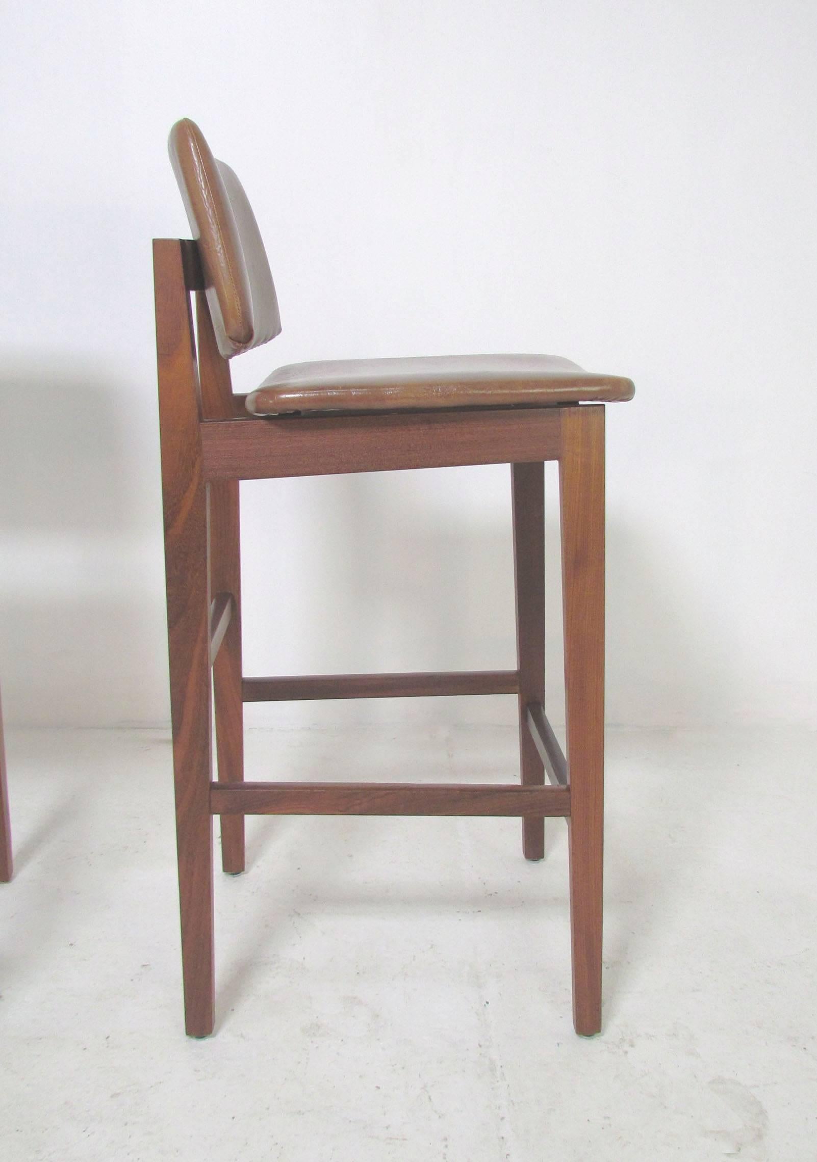 Set of three Danish modern style teak bar stools by RS Associates, Montreal, circa 1960s.

Measures: 16