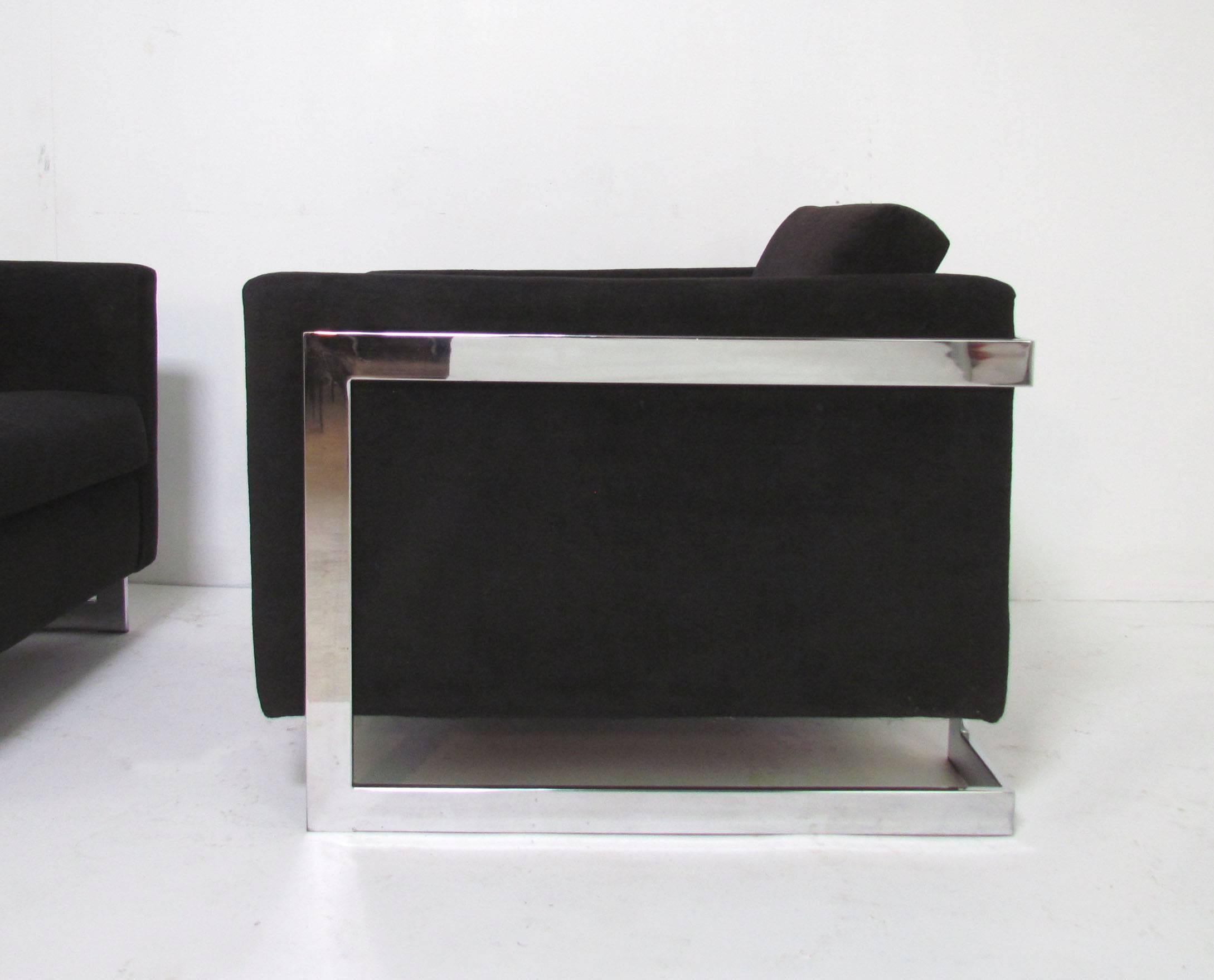 Mid-Century Modern Pair of Cantilevered Chrome Lounge Cube Chairs in the Style of Milo Baughman