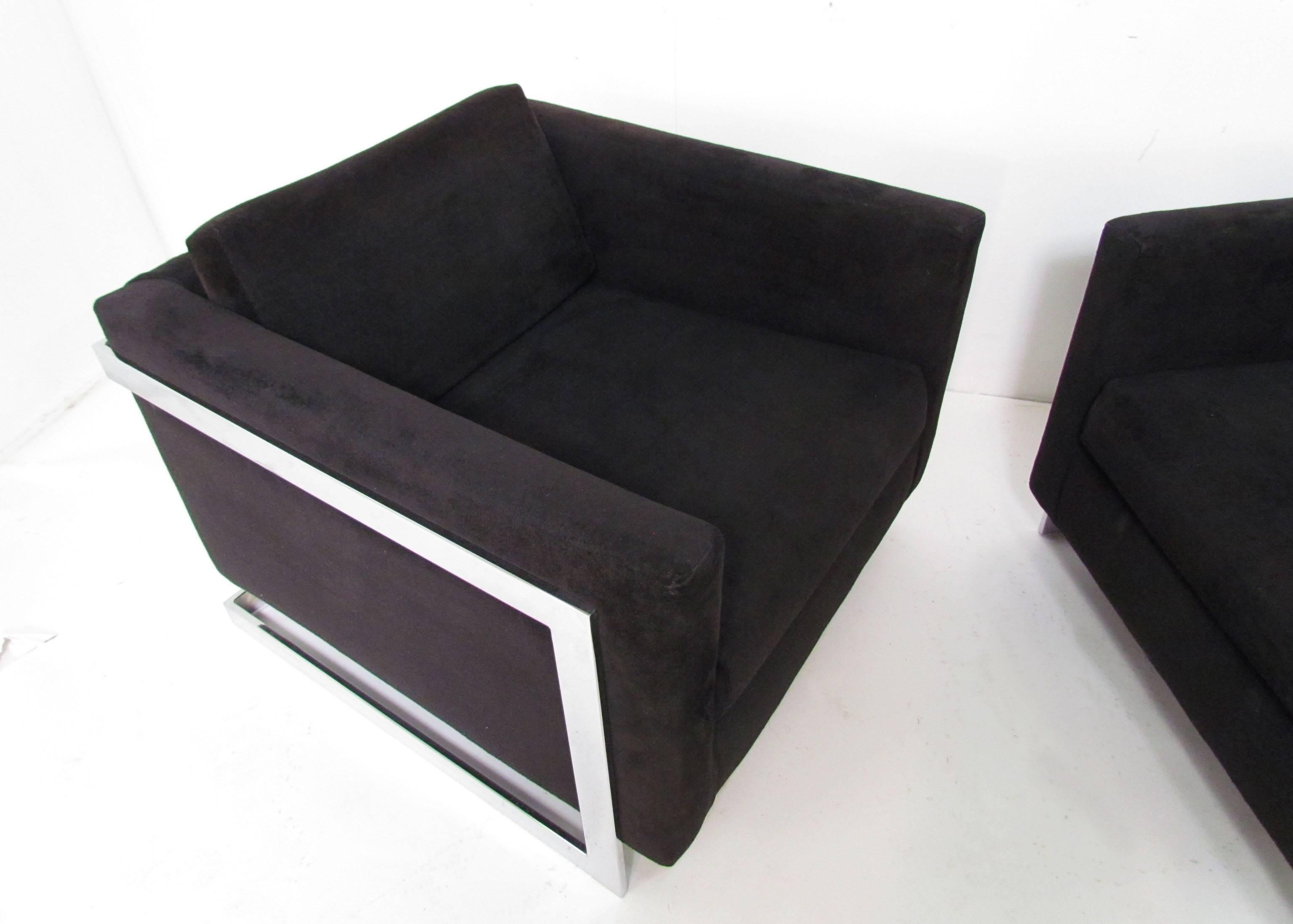 American Pair of Cantilevered Chrome Lounge Cube Chairs in the Style of Milo Baughman