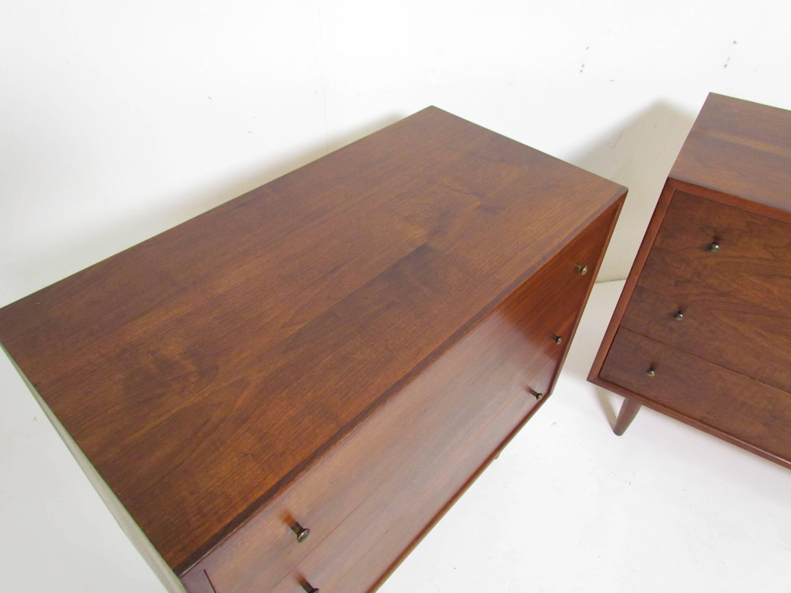 Pair of Mid-Century American Modern Three-Drawer Chests, circa 1960s In Good Condition In Peabody, MA