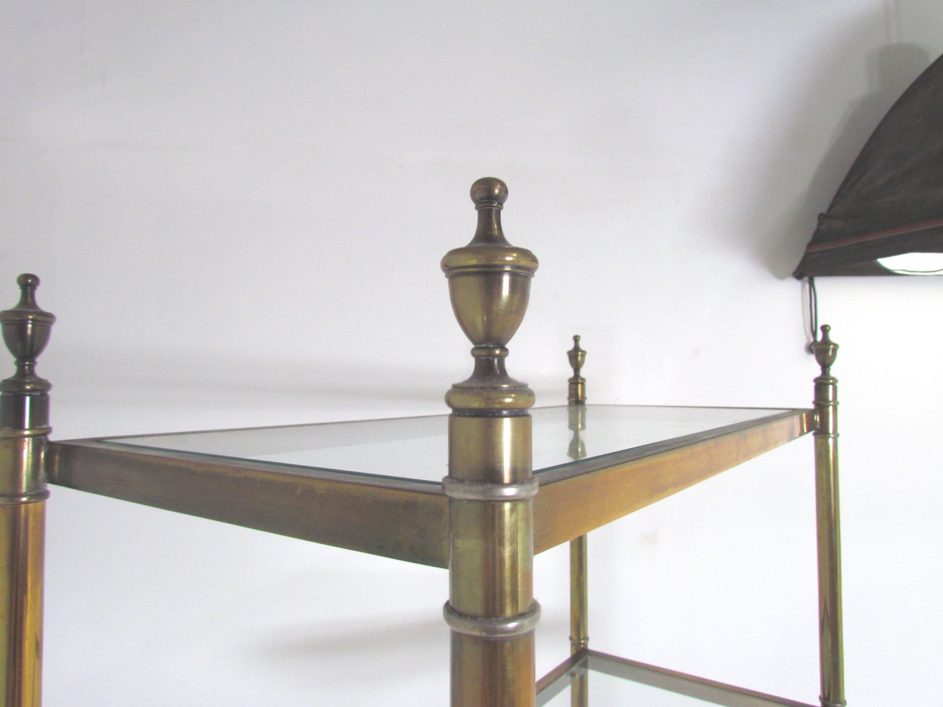 Hollywood Regency Étagère in Brass with Cantilevered Display Shelves In Good Condition In Peabody, MA
