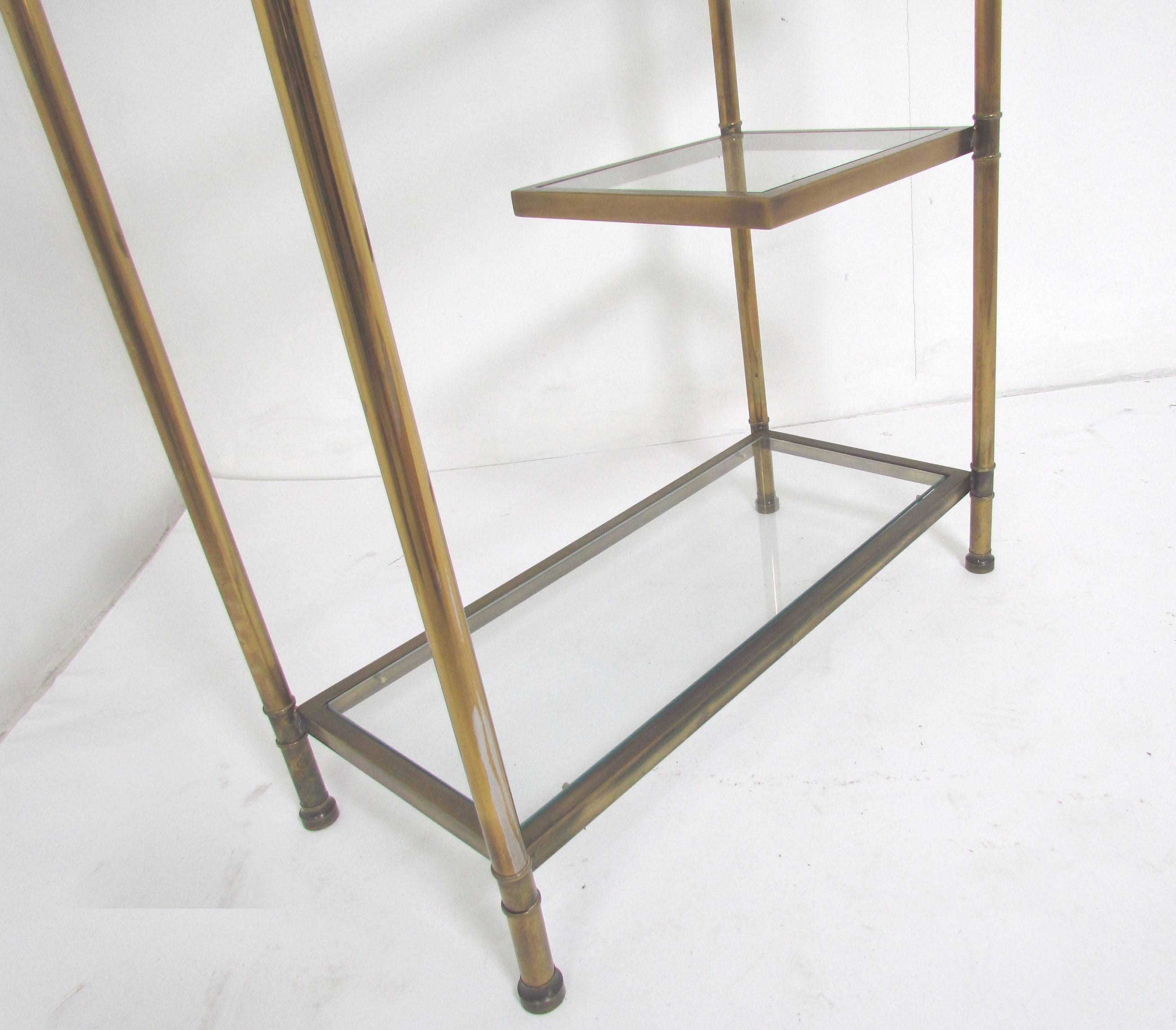 Hollywood Regency Étagère in Brass with Cantilevered Display Shelves 2
