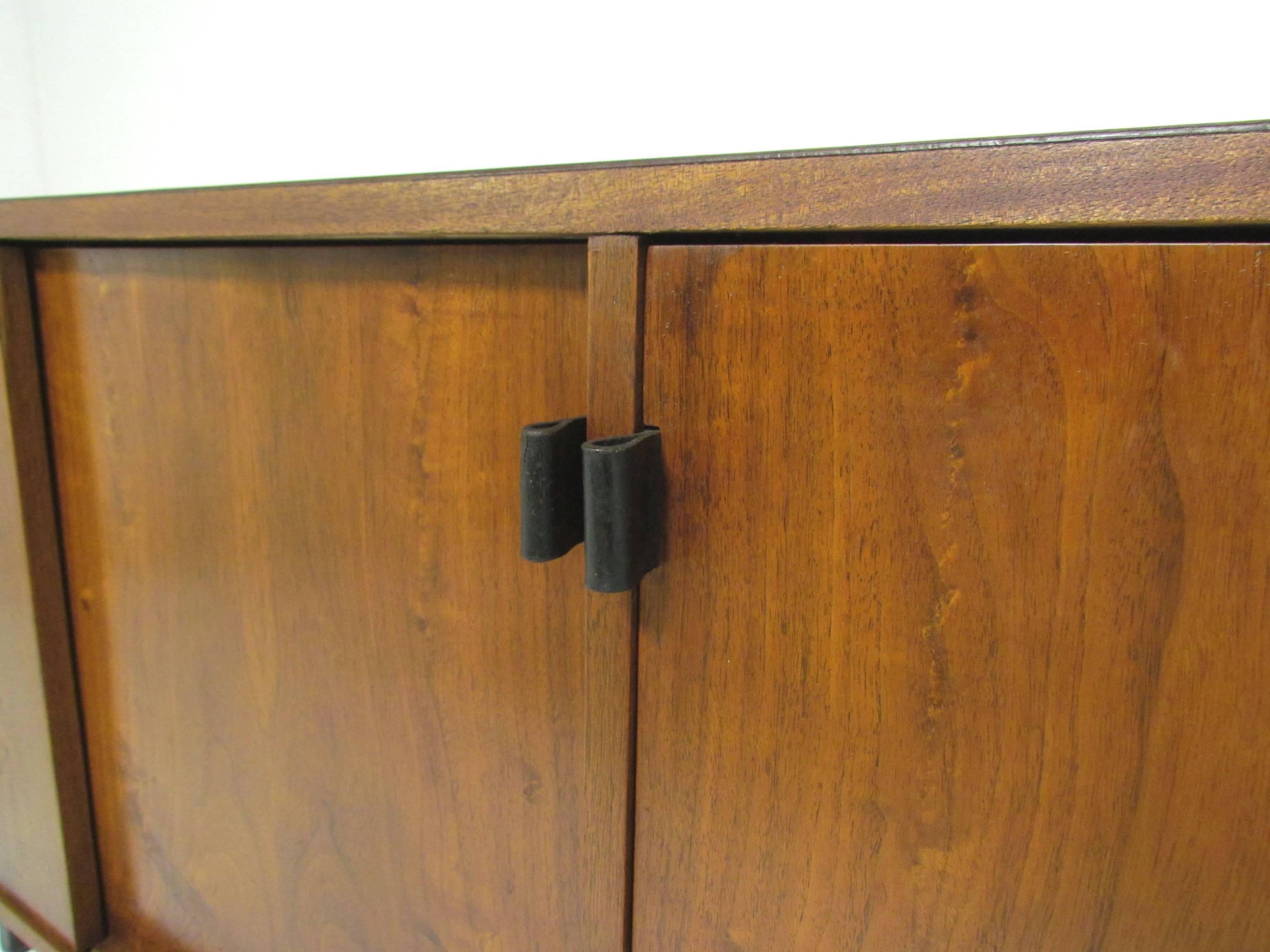 Florence Knoll Credenza with Leather Pulls, circa 1960s 1
