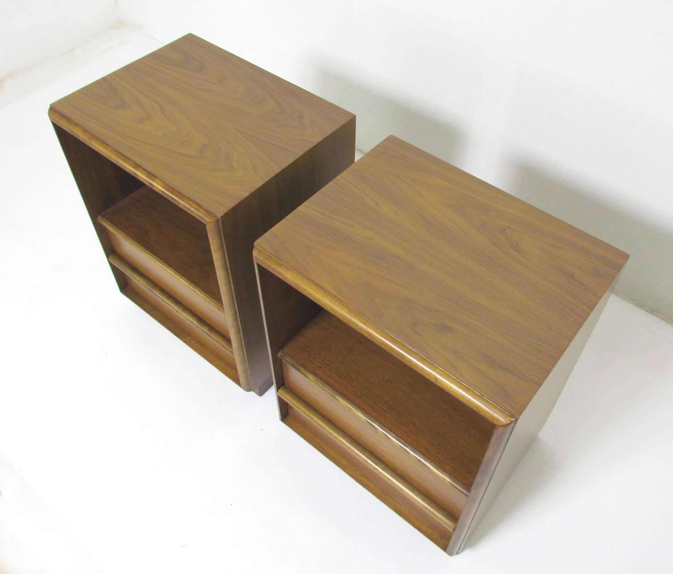 Mid-20th Century Pair of Nightstands by T.H. Robsjohn-Gibbings for Widdicomb, circa 1950s