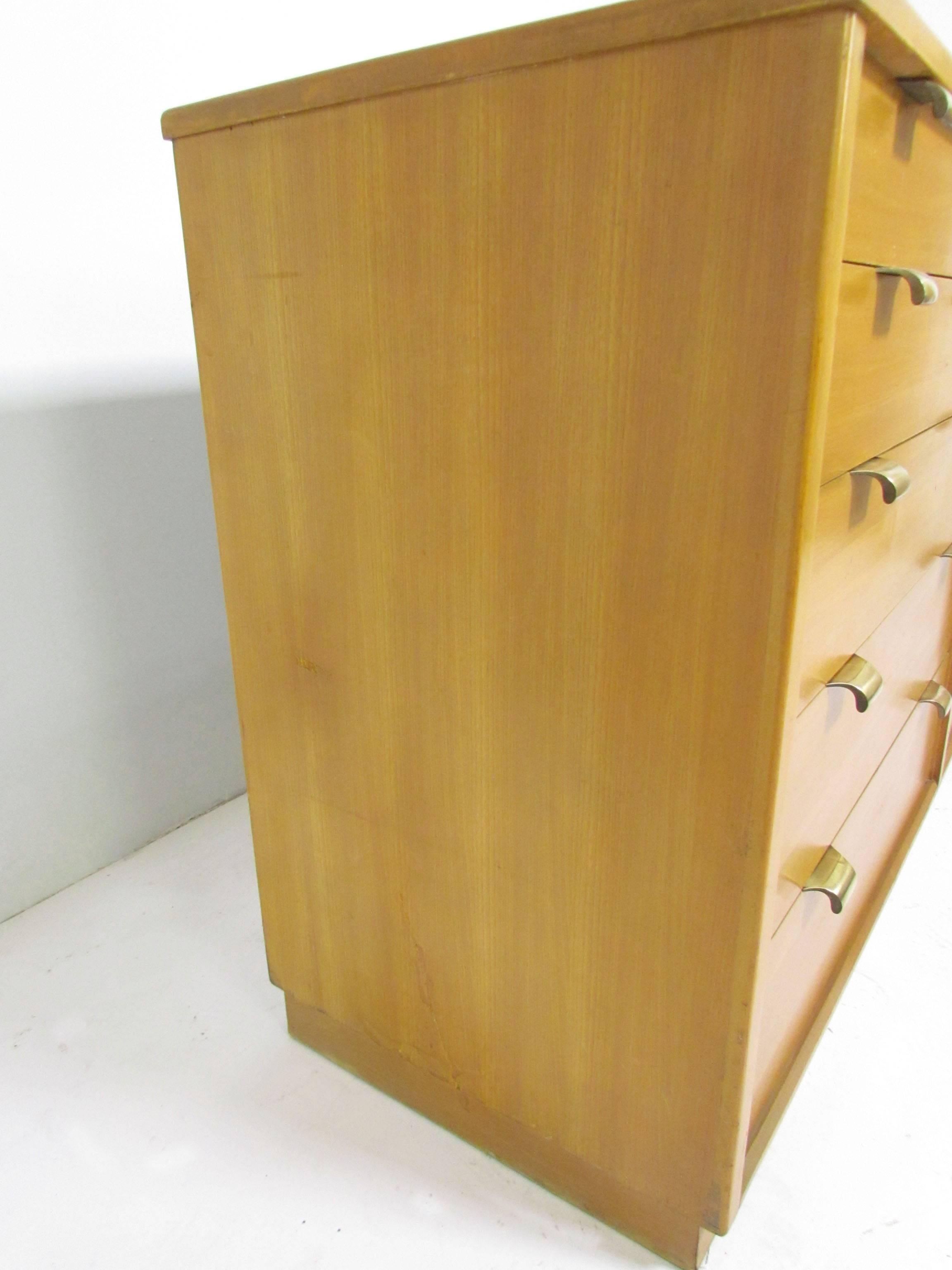 Dresser in Glazed Elm by Edward Wormley for Drexel Precedent D. 1949 In Good Condition In Peabody, MA