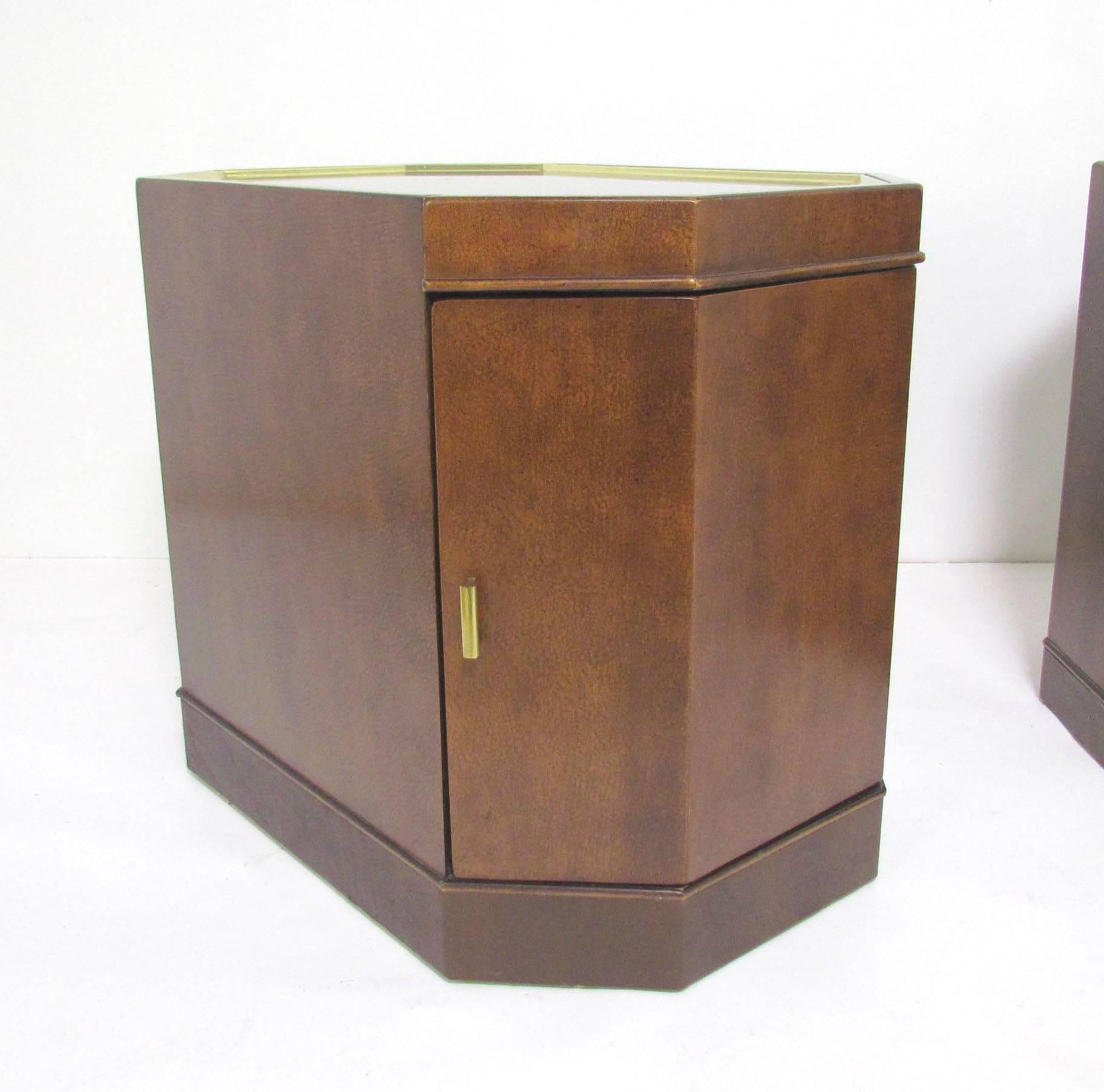 American Pair of Mid-Century Octagonal End Tables or Nightstands in Manner of Probber