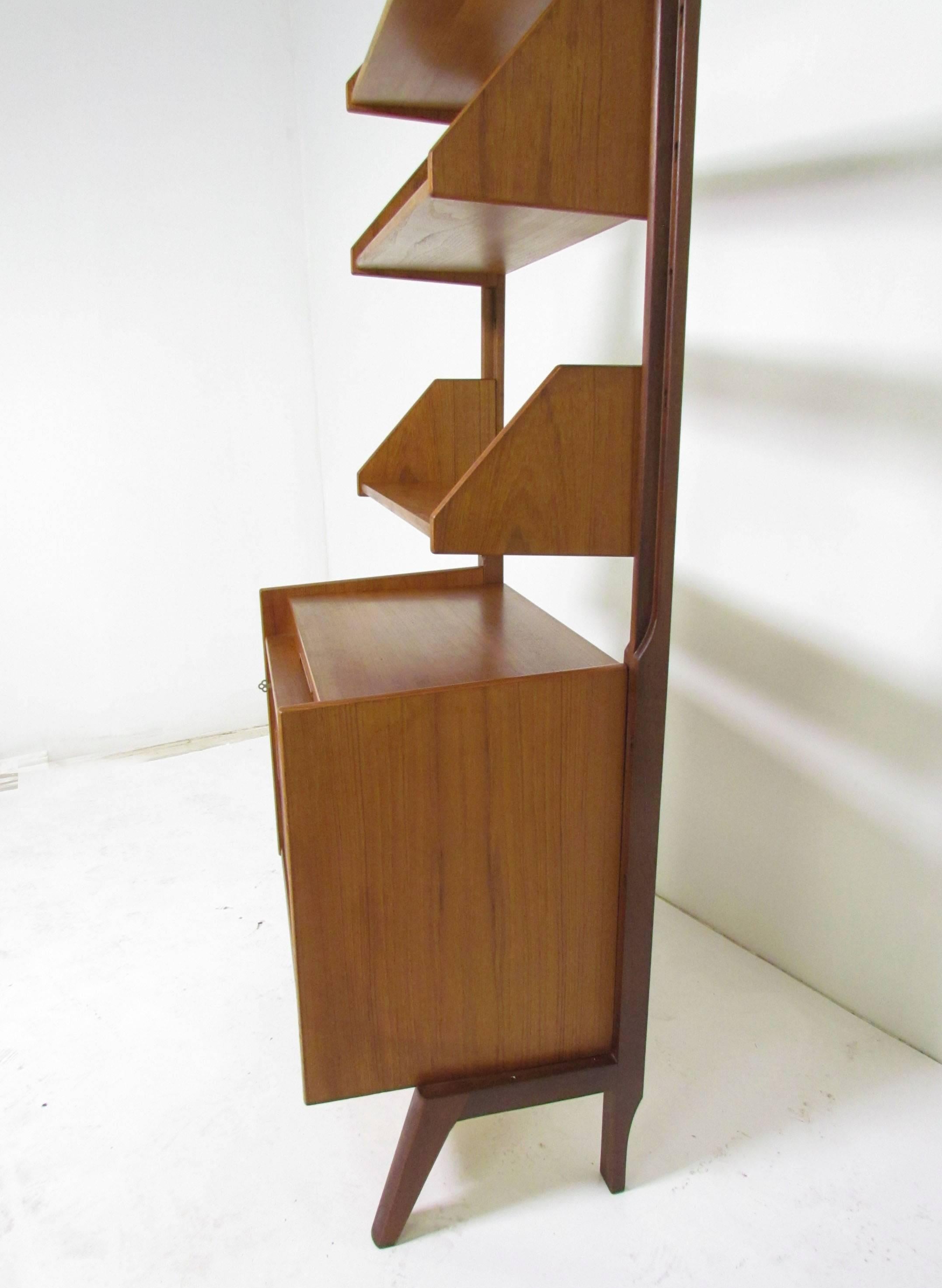 Danish Teak Free Standing Wall Shelving Book Case Unit in the Manner of Cado In Good Condition In Peabody, MA