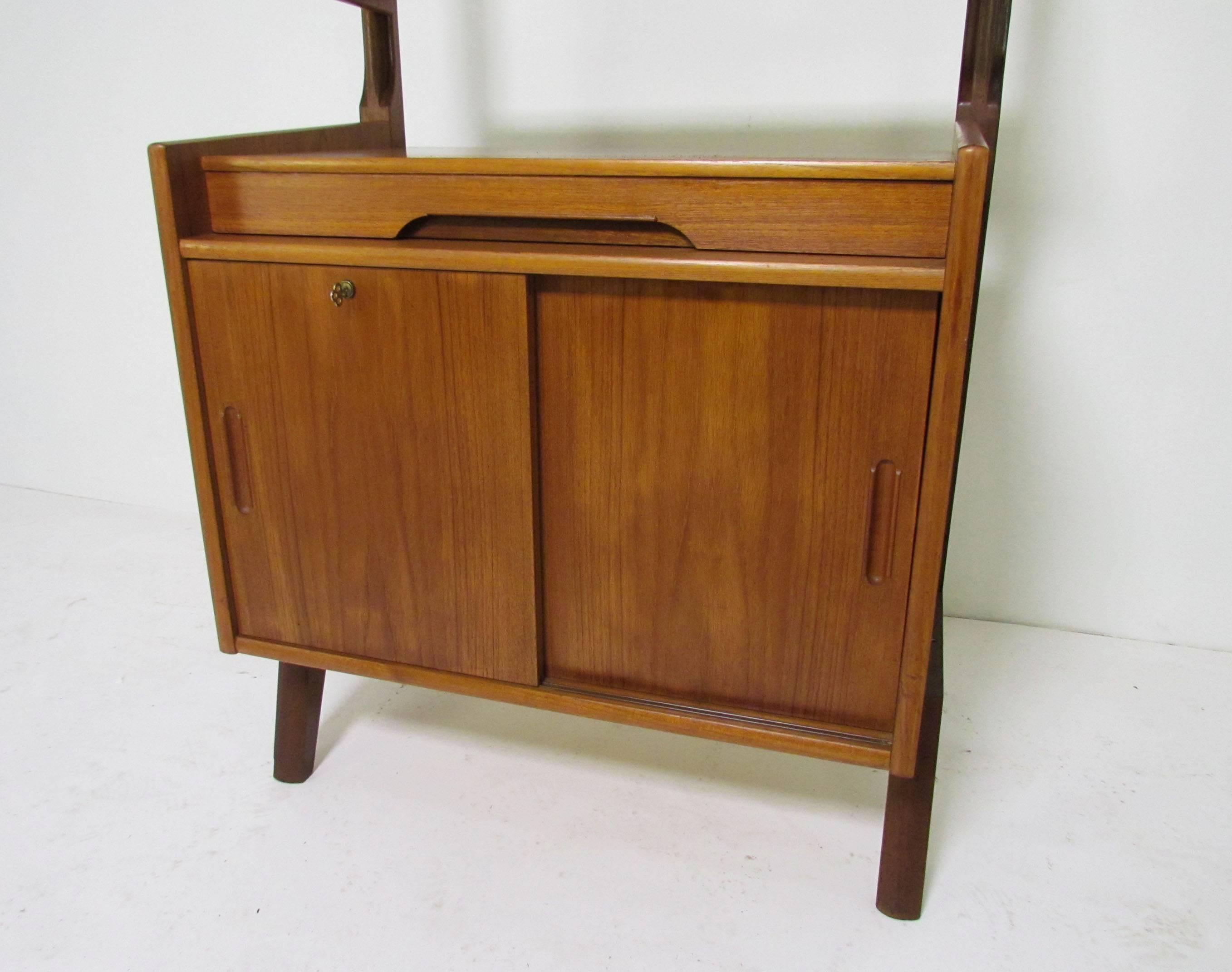 Mid-20th Century Danish Teak Free Standing Wall Shelving Book Case Unit in the Manner of Cado