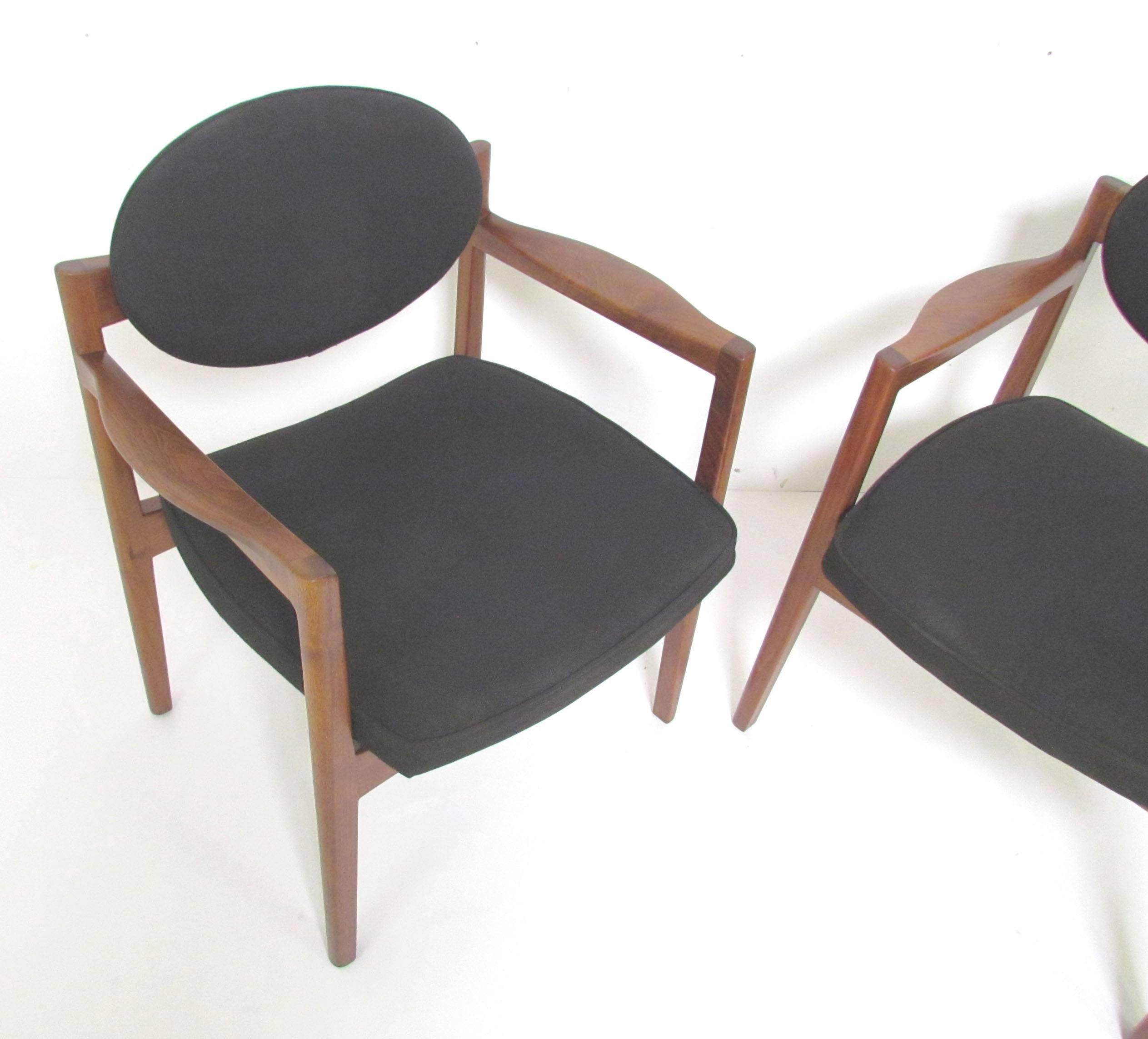 Pair of Mid-Century Modern Armchairs by Jens Risom In Good Condition In Peabody, MA