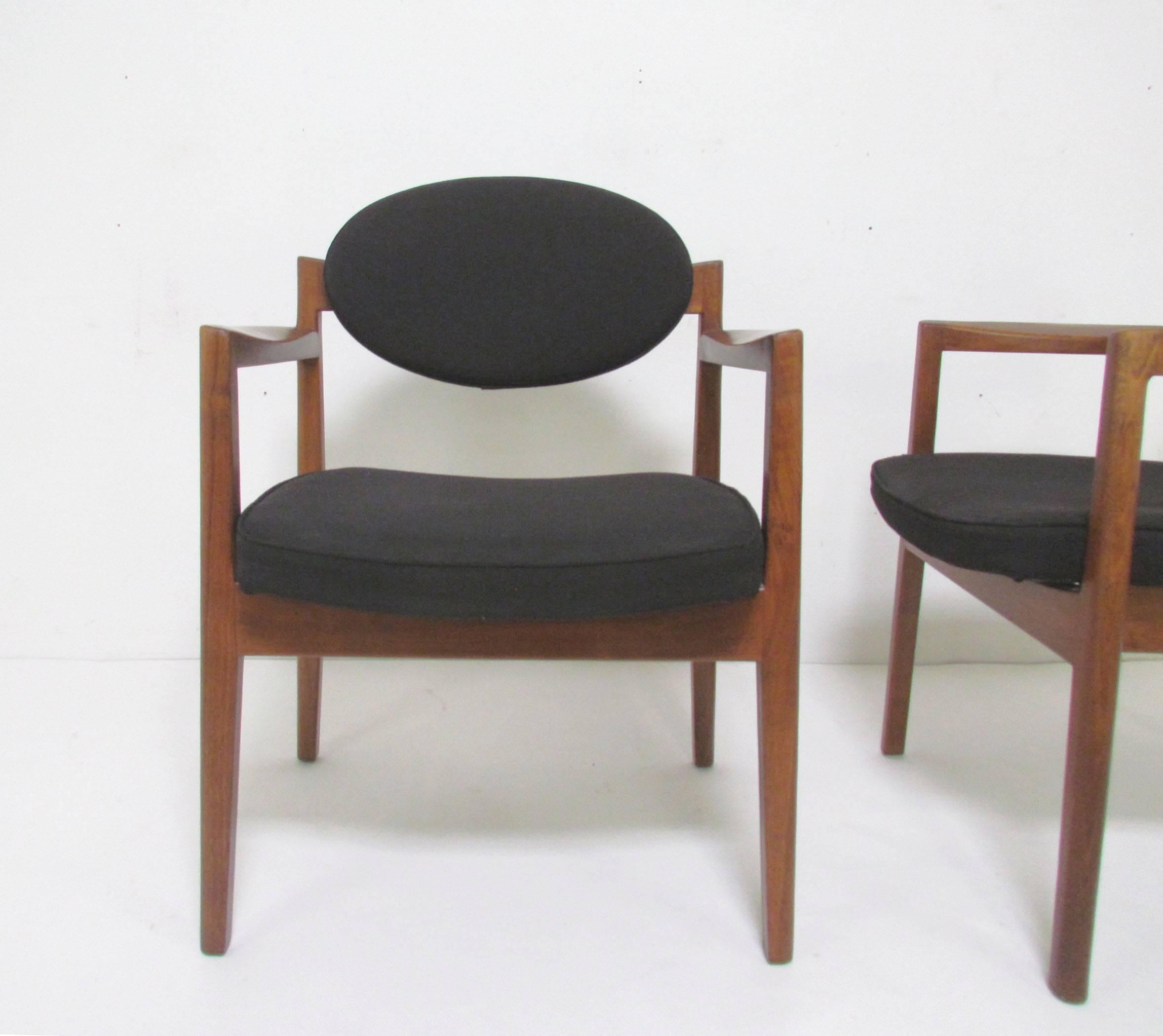 Upholstery Pair of Mid-Century Modern Armchairs by Jens Risom