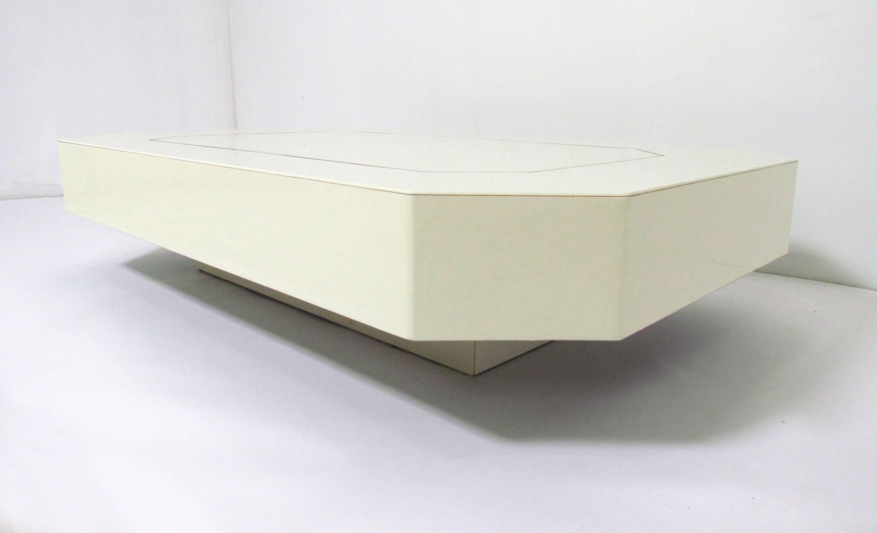 American Low Floating Coffee Table in Acrylic with Brass Trim, circa 1970s For Sale