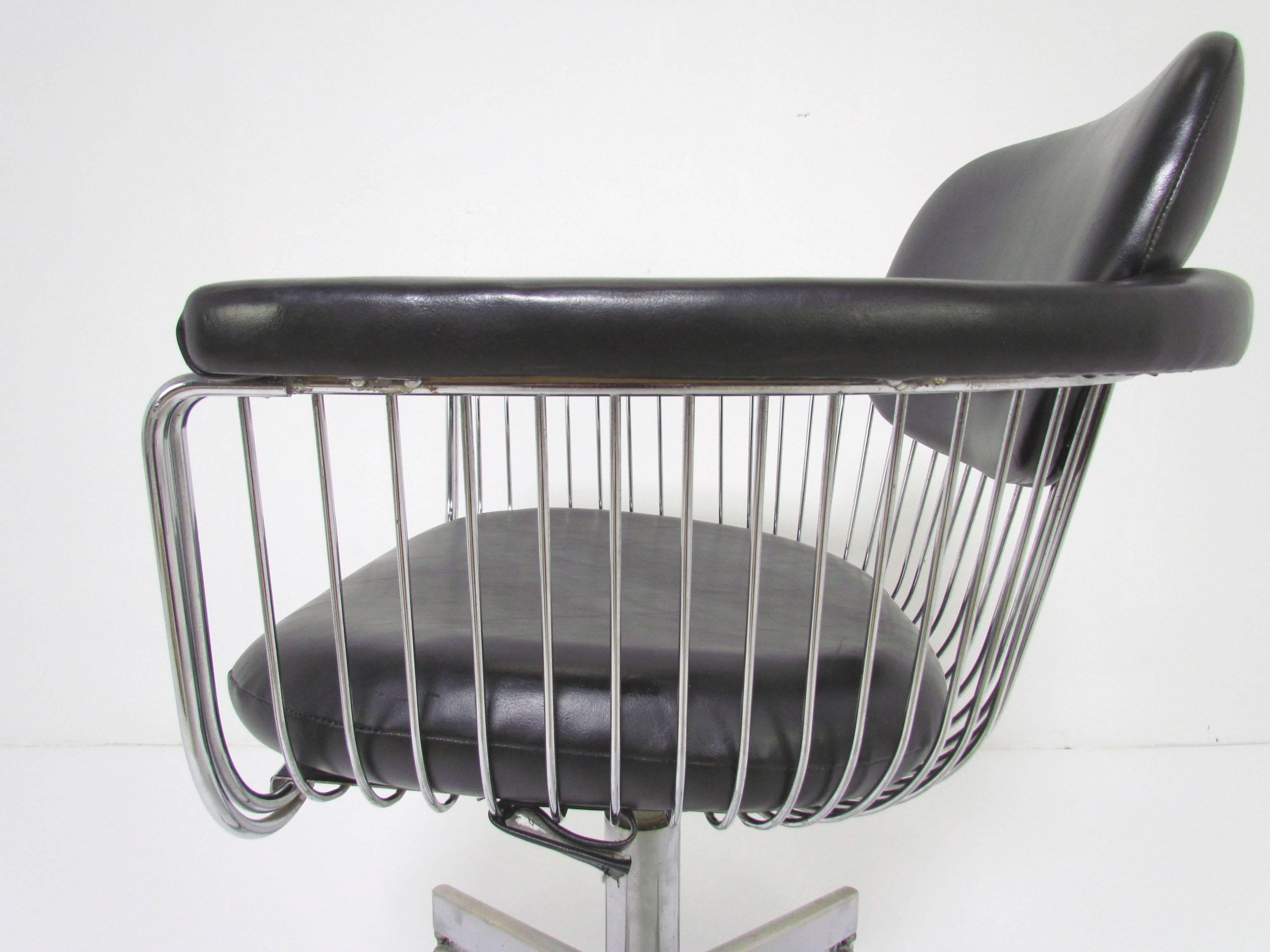 Mid-Century Modern Industrial Swivel Desk Armchair In Good Condition In Peabody, MA