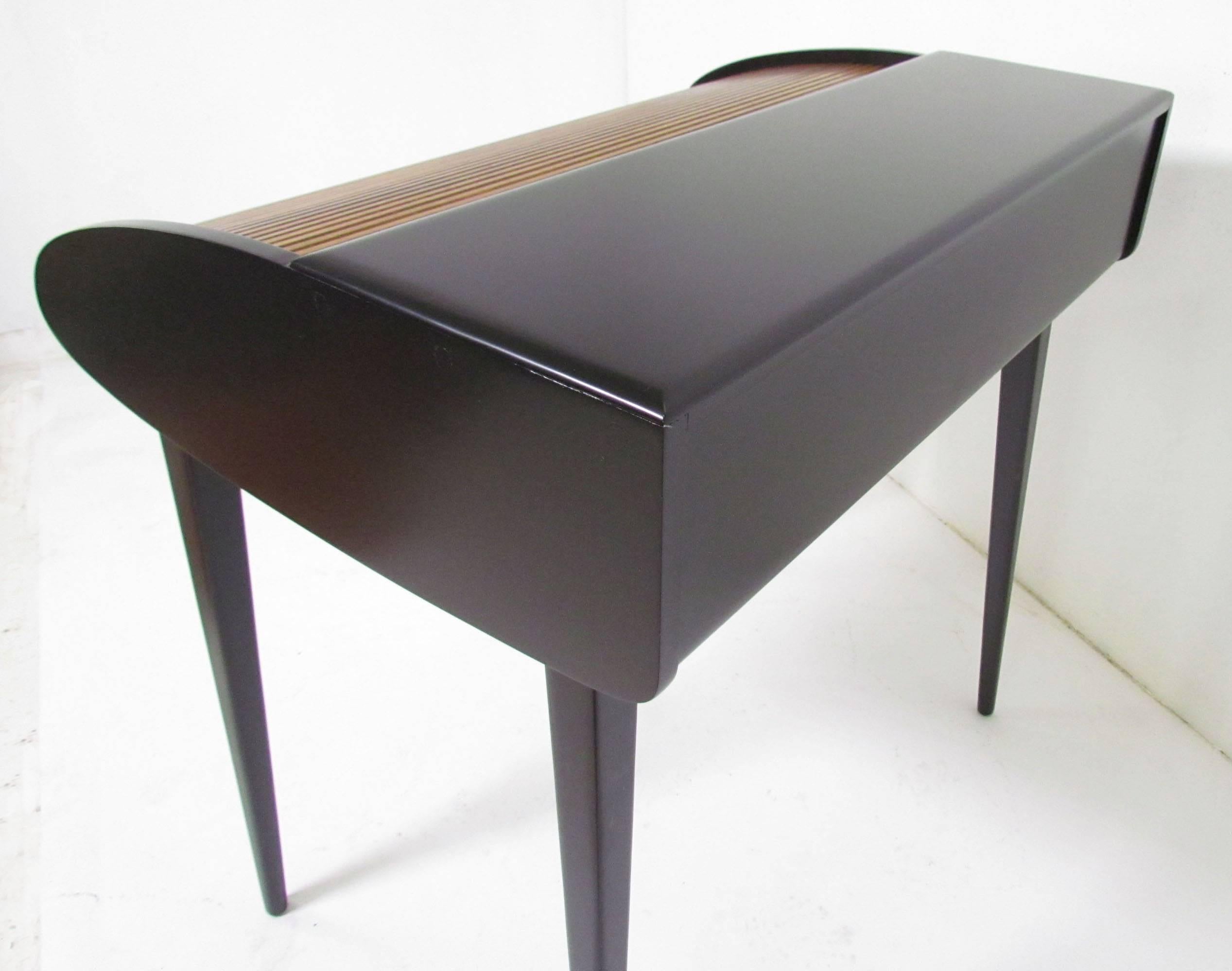 Mid-20th Century Modernist Roll Top Desk by Heywood Wakefield