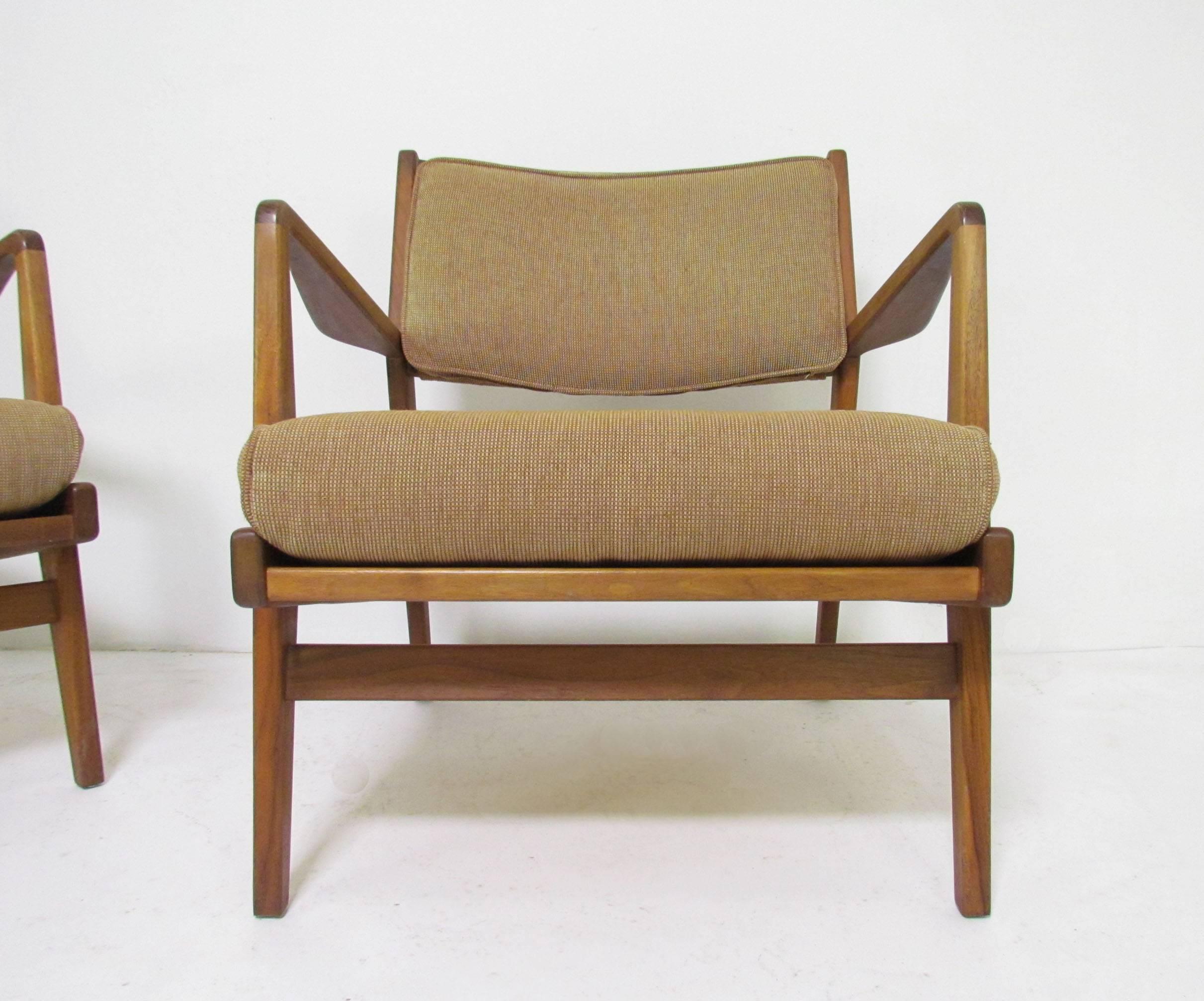 Mid-20th Century Pair of Mid-Century Lounge Chairs by Jens Risom