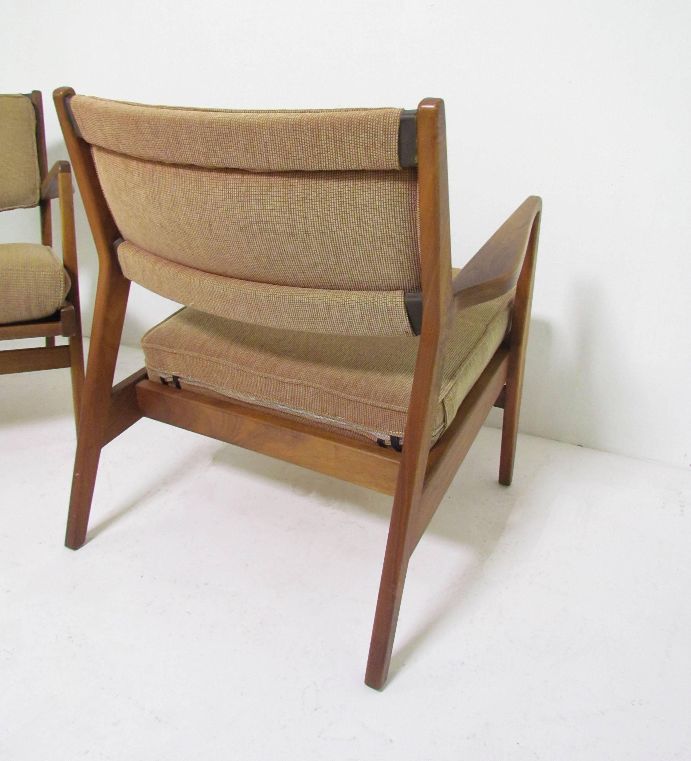 Pair of Mid-Century Lounge Chairs by Jens Risom In Good Condition In Peabody, MA
