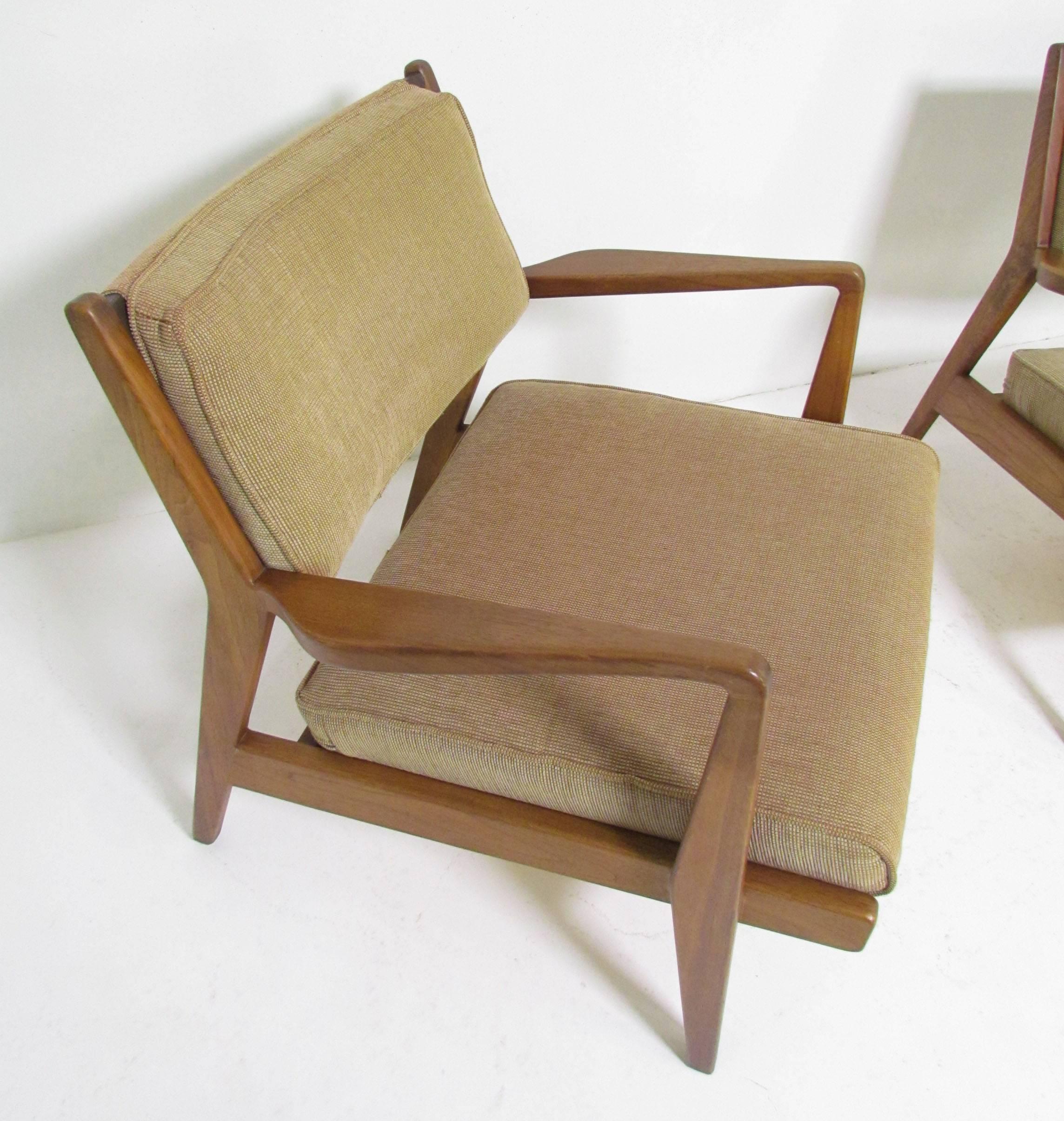 Upholstery Pair of Mid-Century Lounge Chairs by Jens Risom