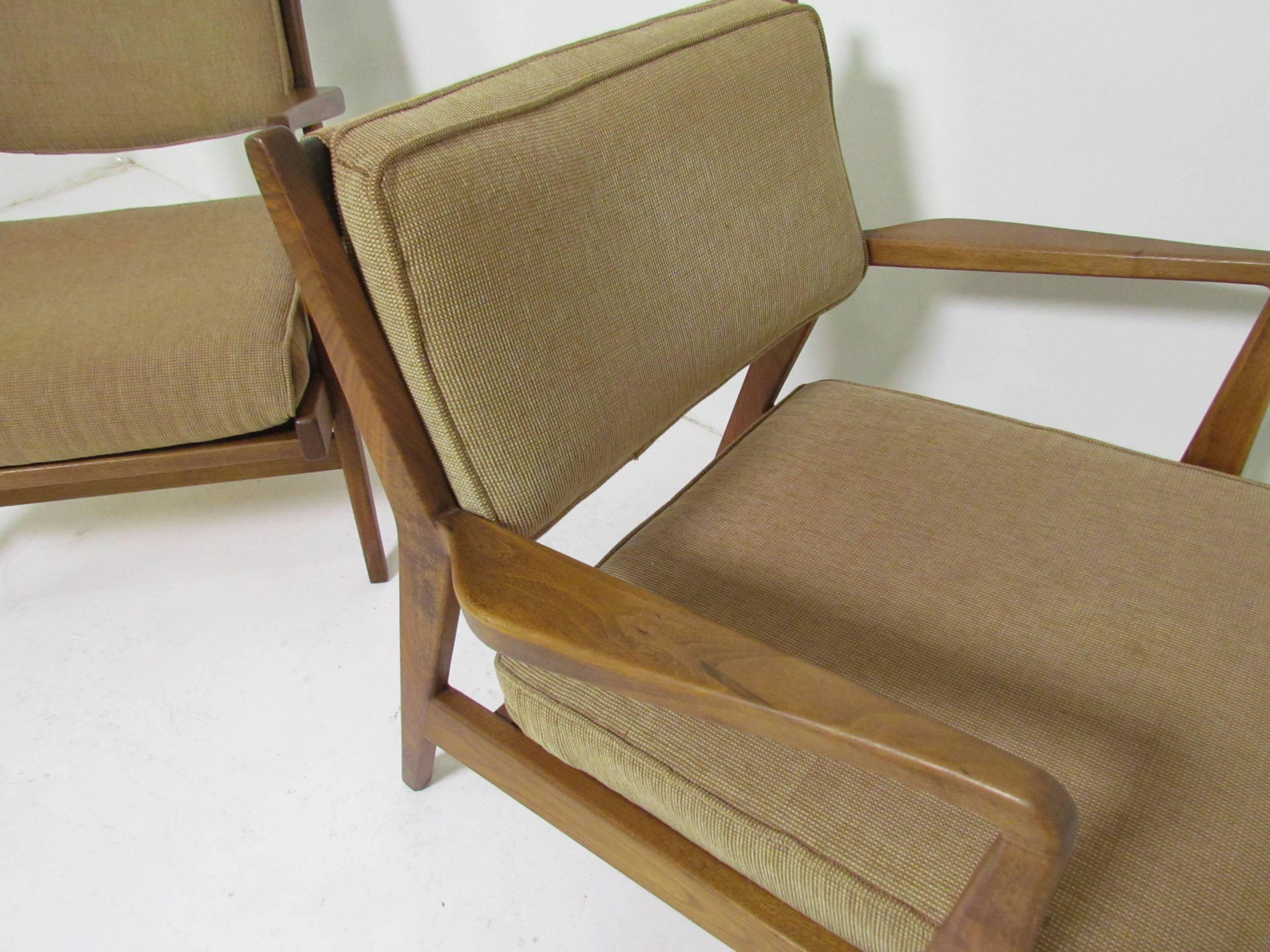 Pair of Mid-Century Lounge Chairs by Jens Risom 1