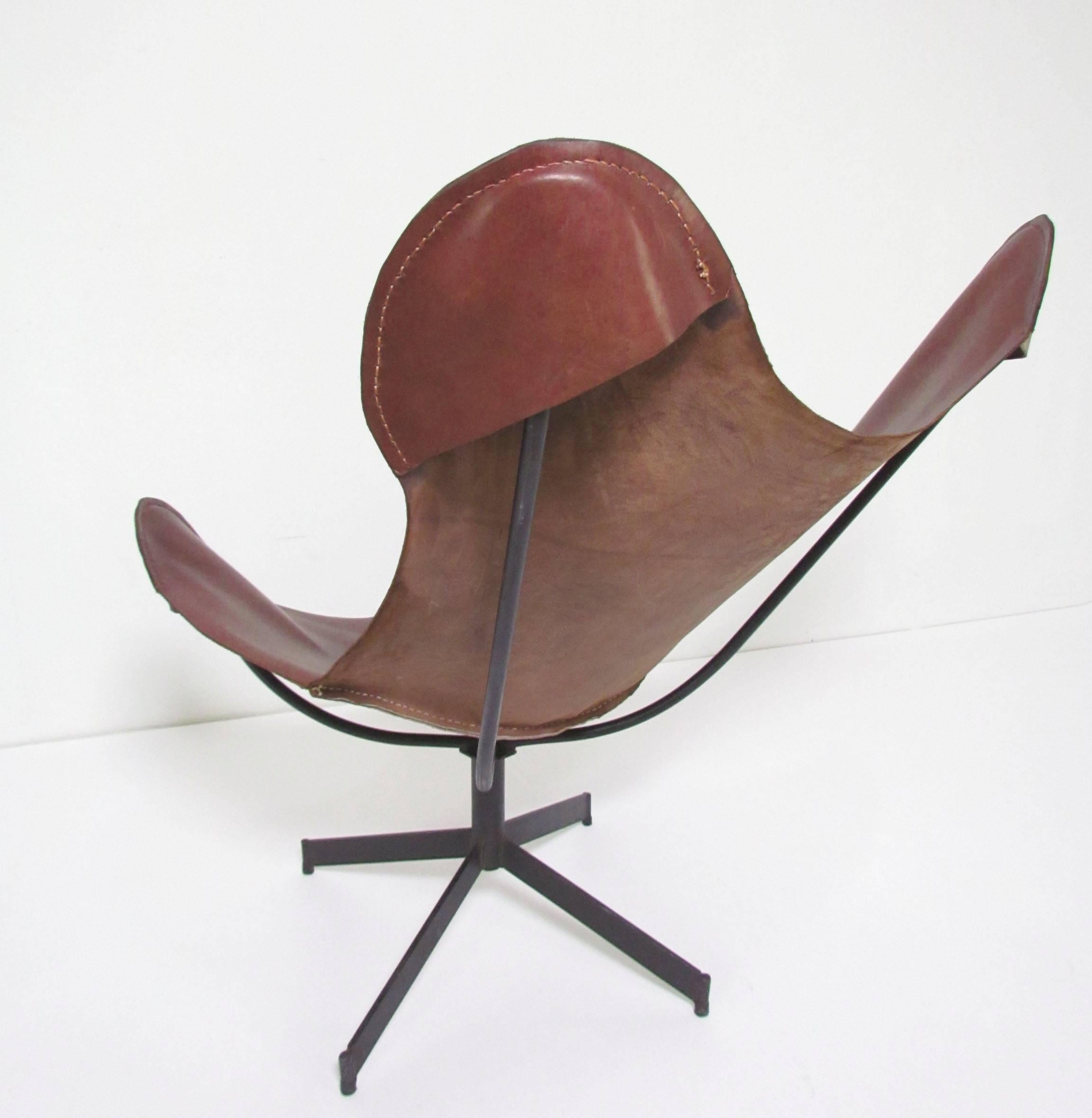 Mid-20th Century Swivel Leather Sling Lounge Chair by Leathercrafter, New York, circa 1960s