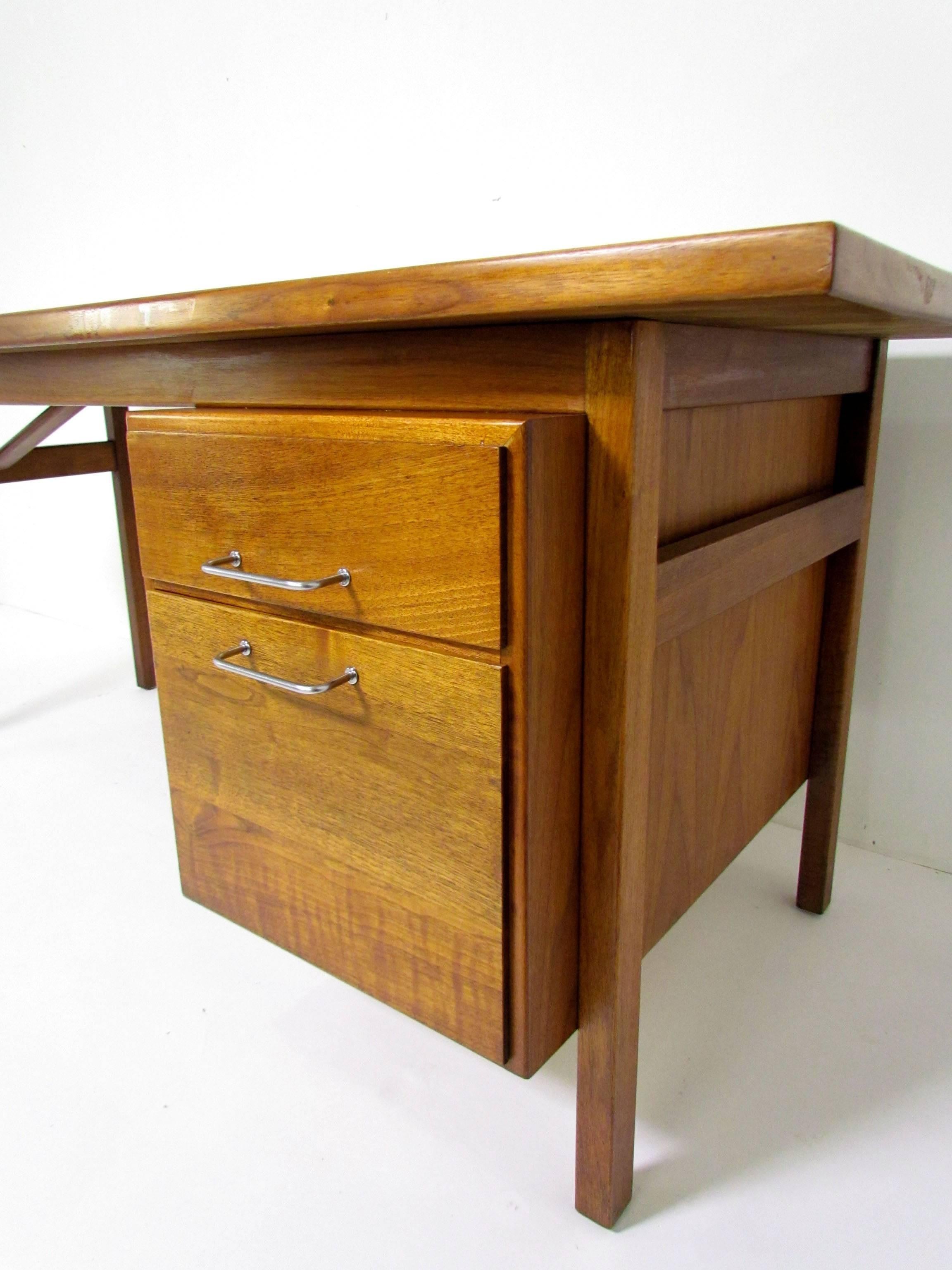 Mid-20th Century Mid-Century Modern Work Station Desk by Jens Risom, circa 1960s