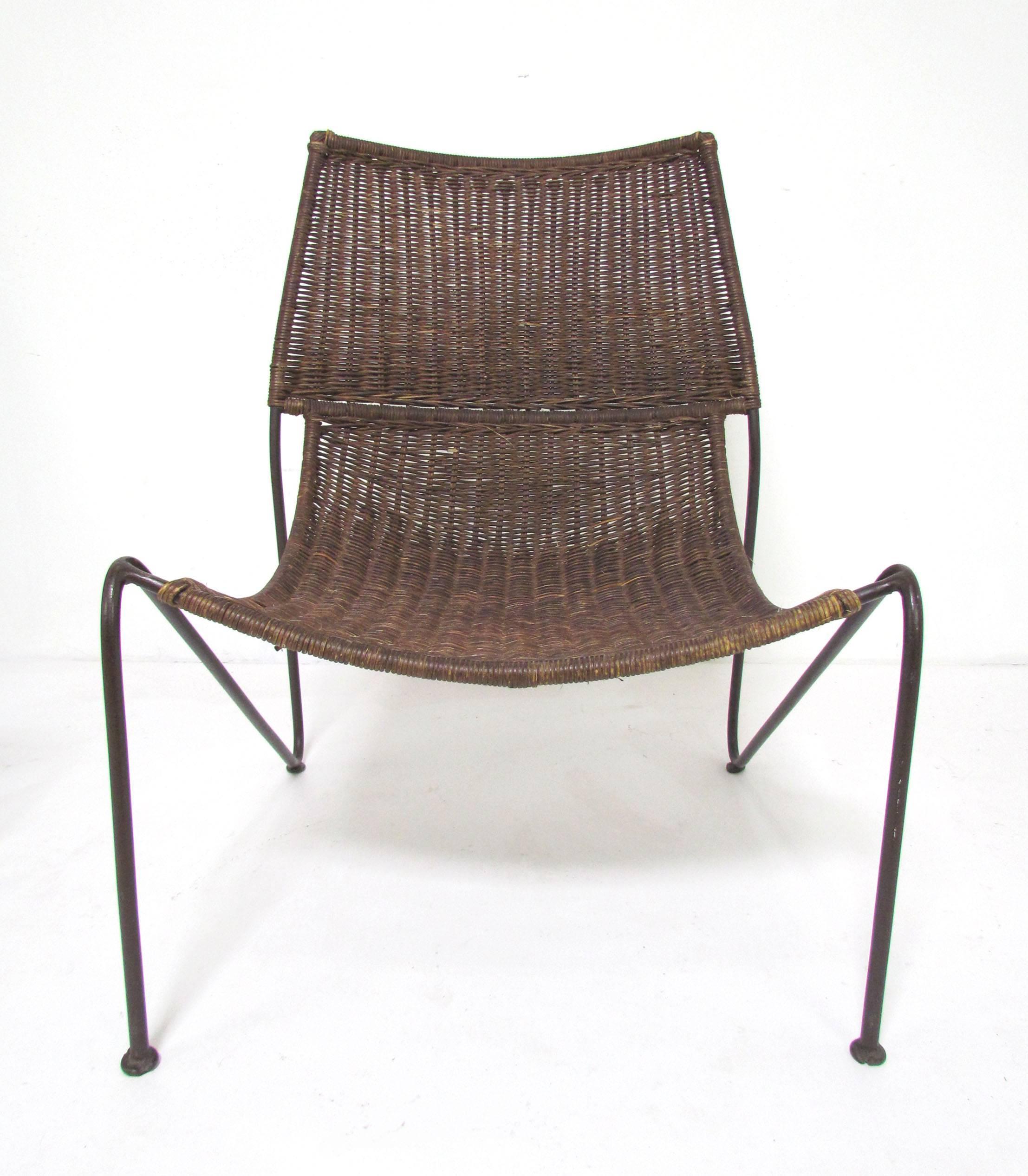 Pair of Scoop Form Wicker Lounge Chairs in the Manner of Van Keppel and Green In Good Condition In Peabody, MA