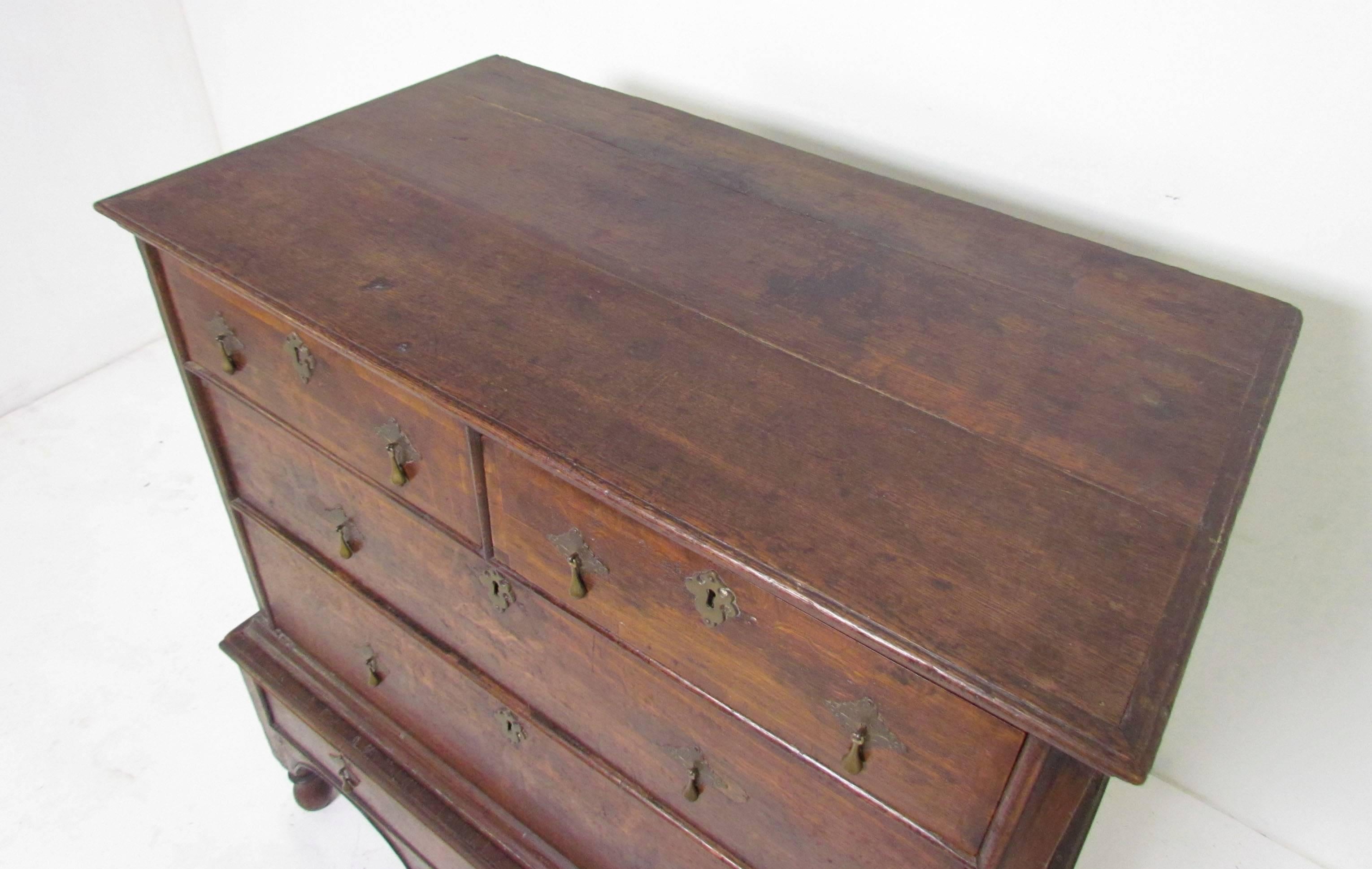 William and Mary Oak and Walnut Chest on Stand In Good Condition In Peabody, MA